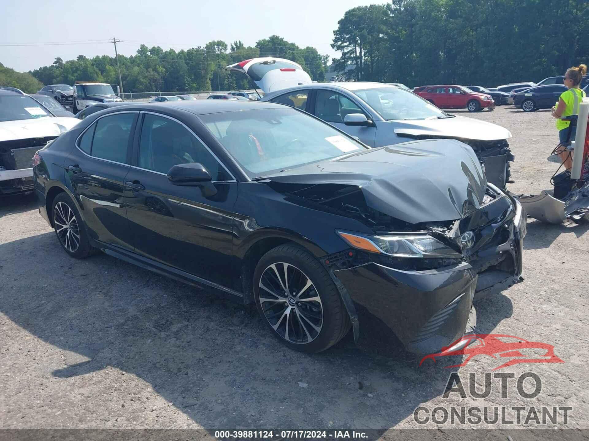 TOYOTA CAMRY 2018 - 4T1B11HK1JU592614