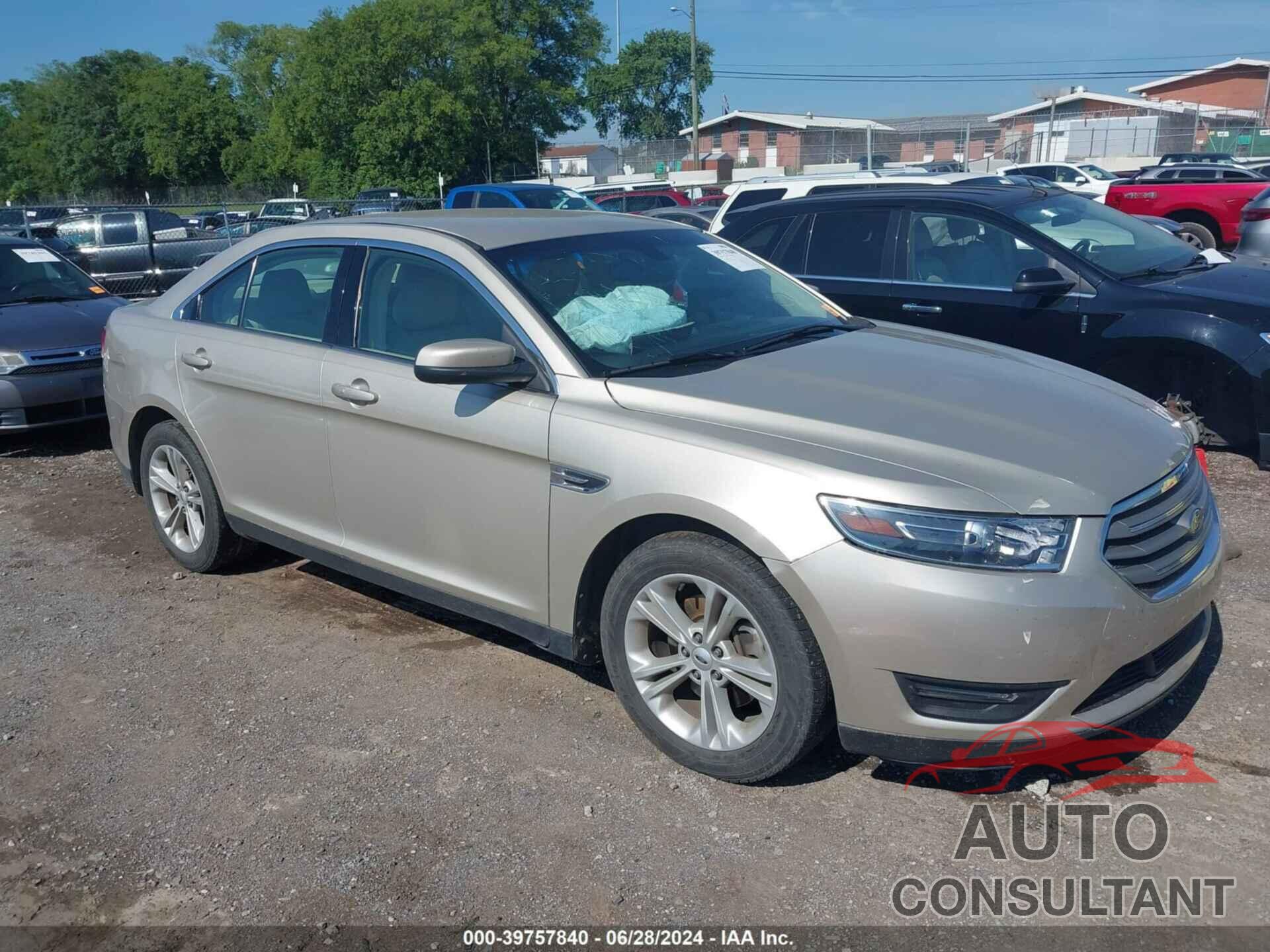 FORD TAURUS 2018 - 1FAHP2E81JG113169