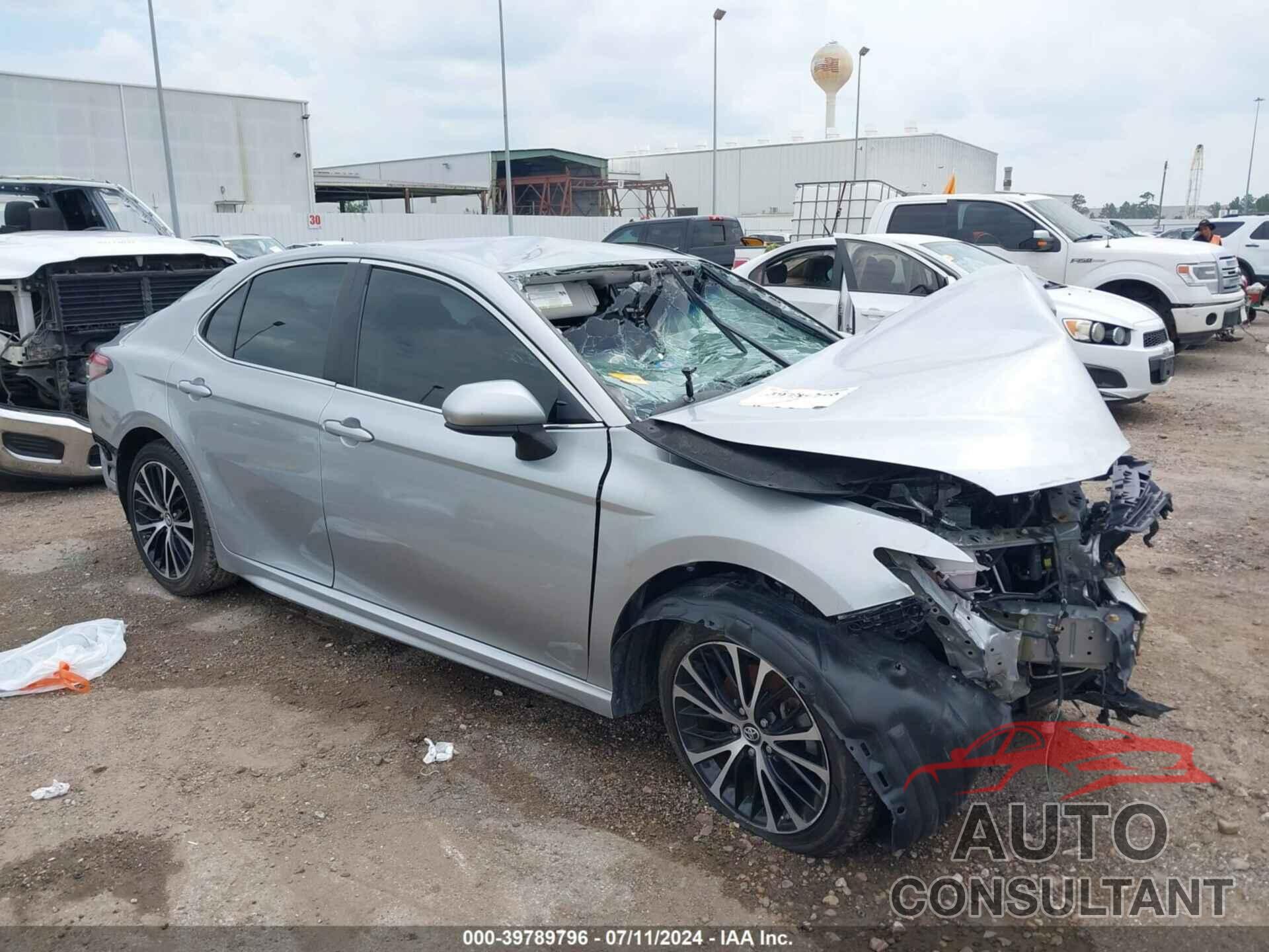 TOYOTA CAMRY 2018 - 4T1B11HK2JU040524