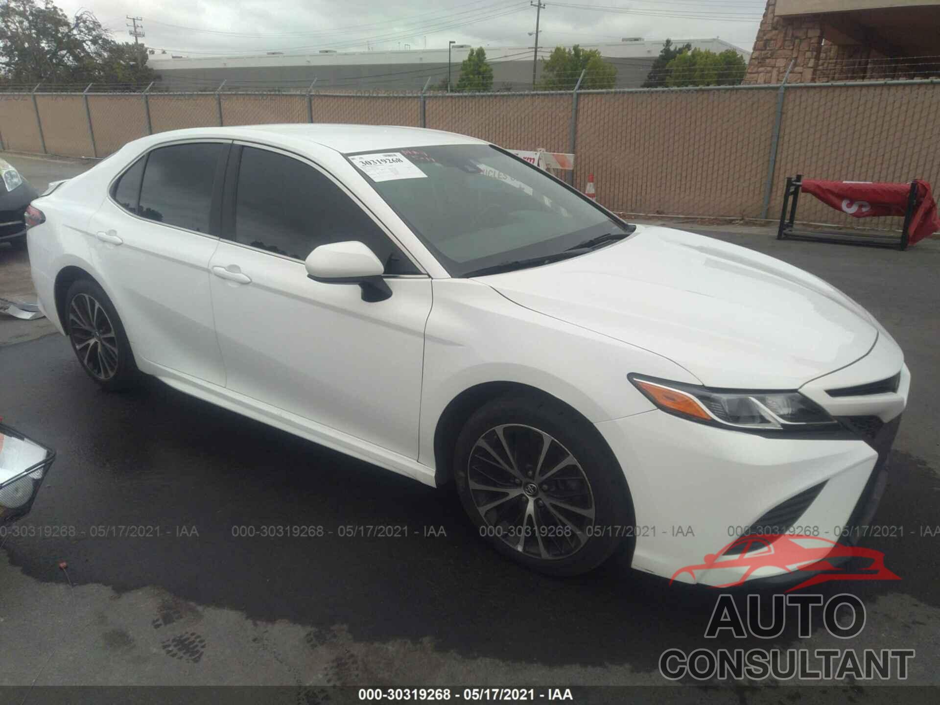 TOYOTA CAMRY 2018 - 4T1B11HK3JU518952