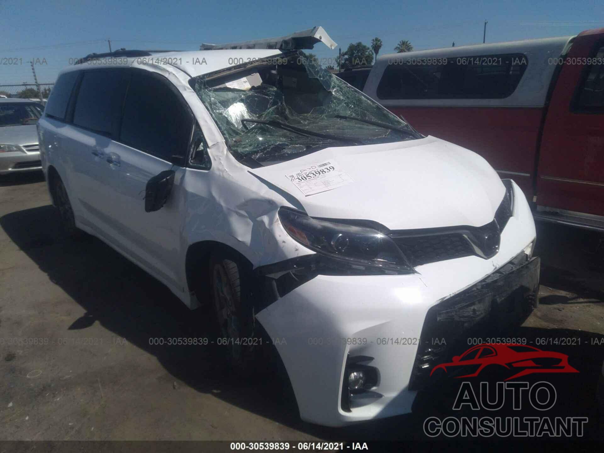 TOYOTA SIENNA 2018 - 5TDXZ3DC8JS949756