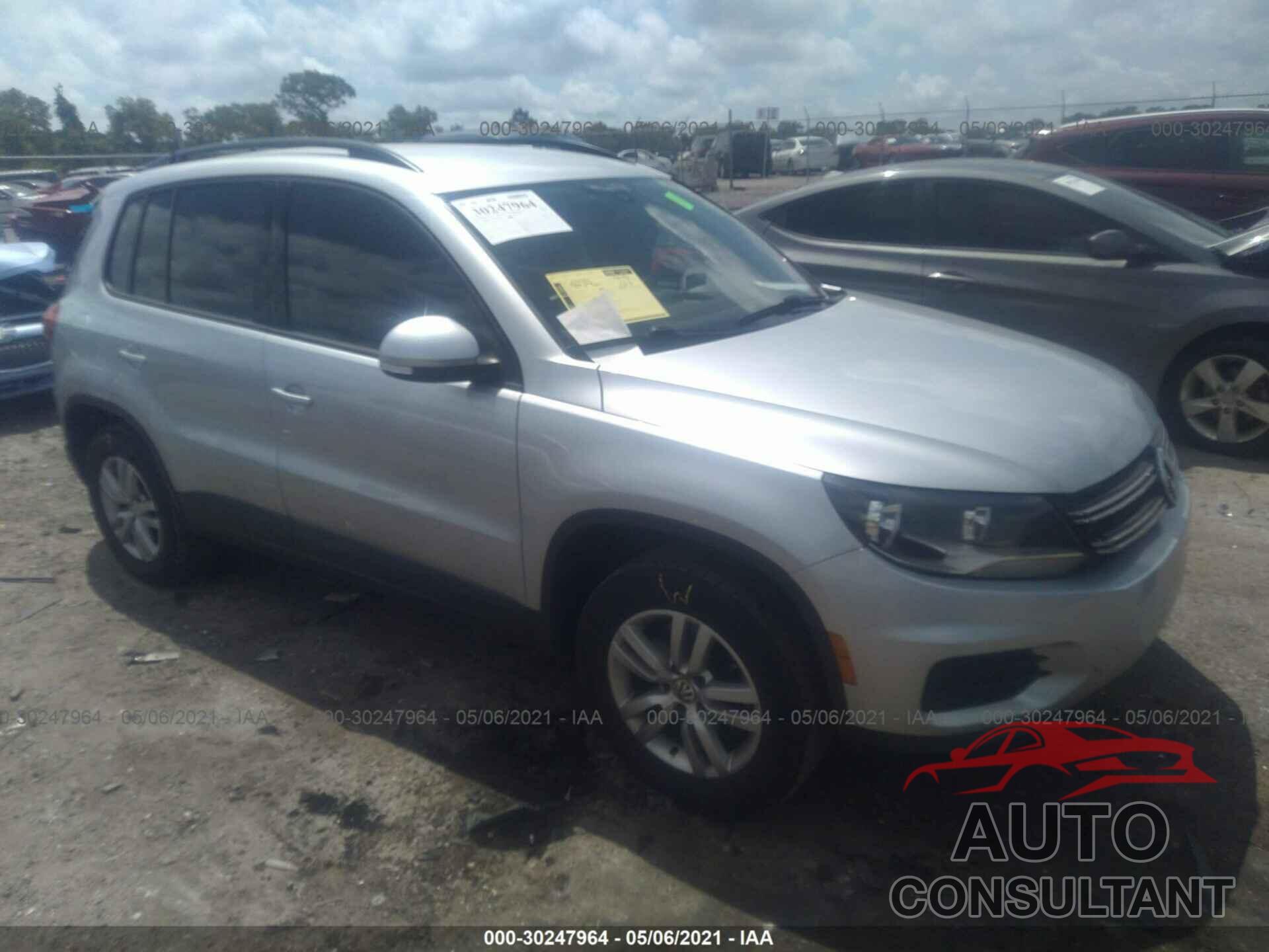 VOLKSWAGEN TIGUAN 2017 - WVGAV7AX5HK000694