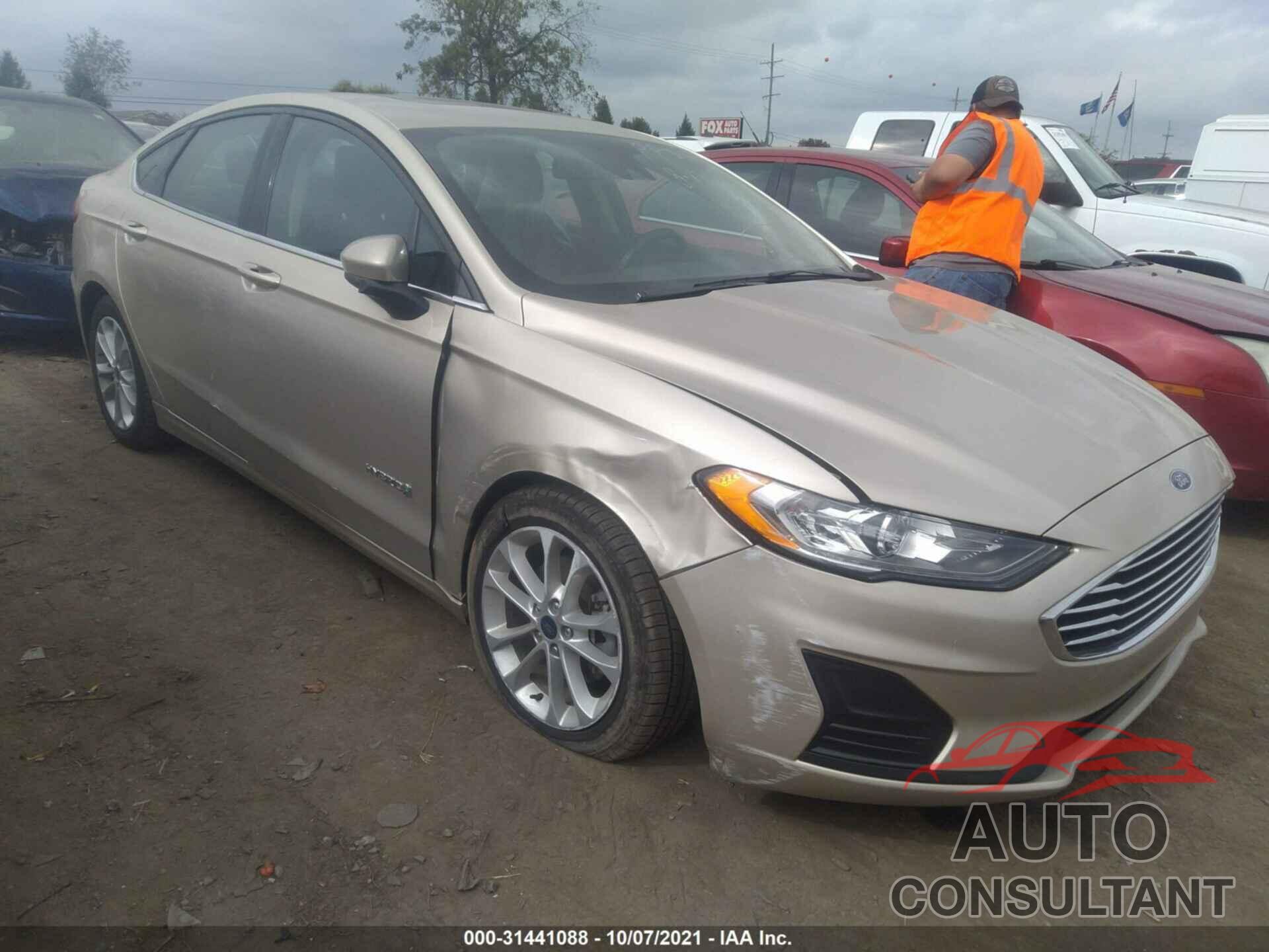 FORD FUSION HYBRID 2019 - 3FA6P0LU3KR130867