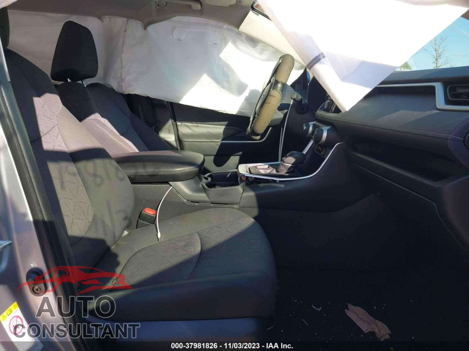 TOYOTA RAV4 2019 - JTMP1RFV5KD021165