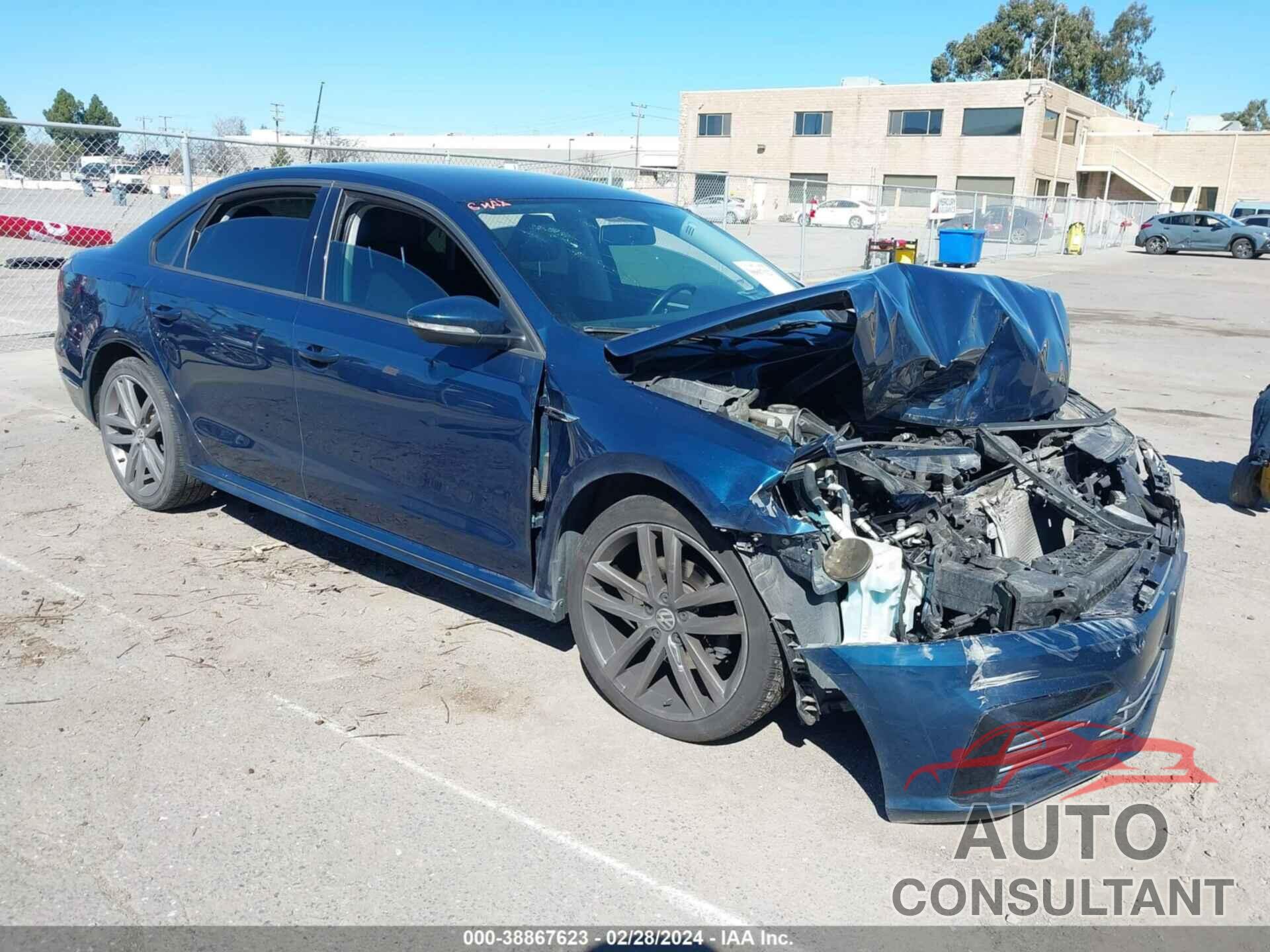 VOLKSWAGEN PASSAT 2018 - 1VWAA7A31JC036344