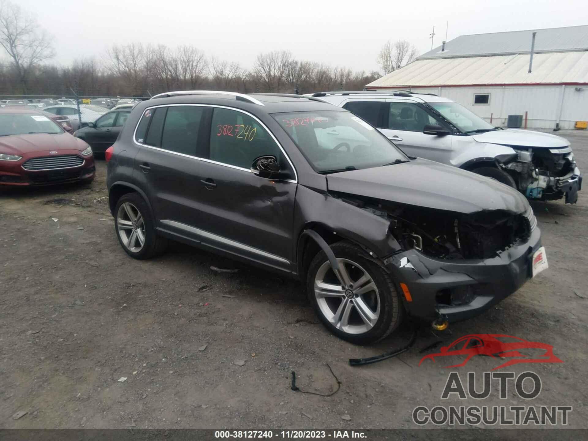 VOLKSWAGEN TIGUAN 2015 - WVGBV7AX3FW611155