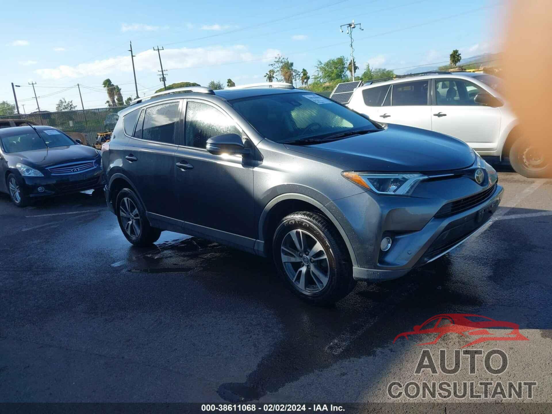 TOYOTA RAV4 2017 - JTMWFREVXHD106901