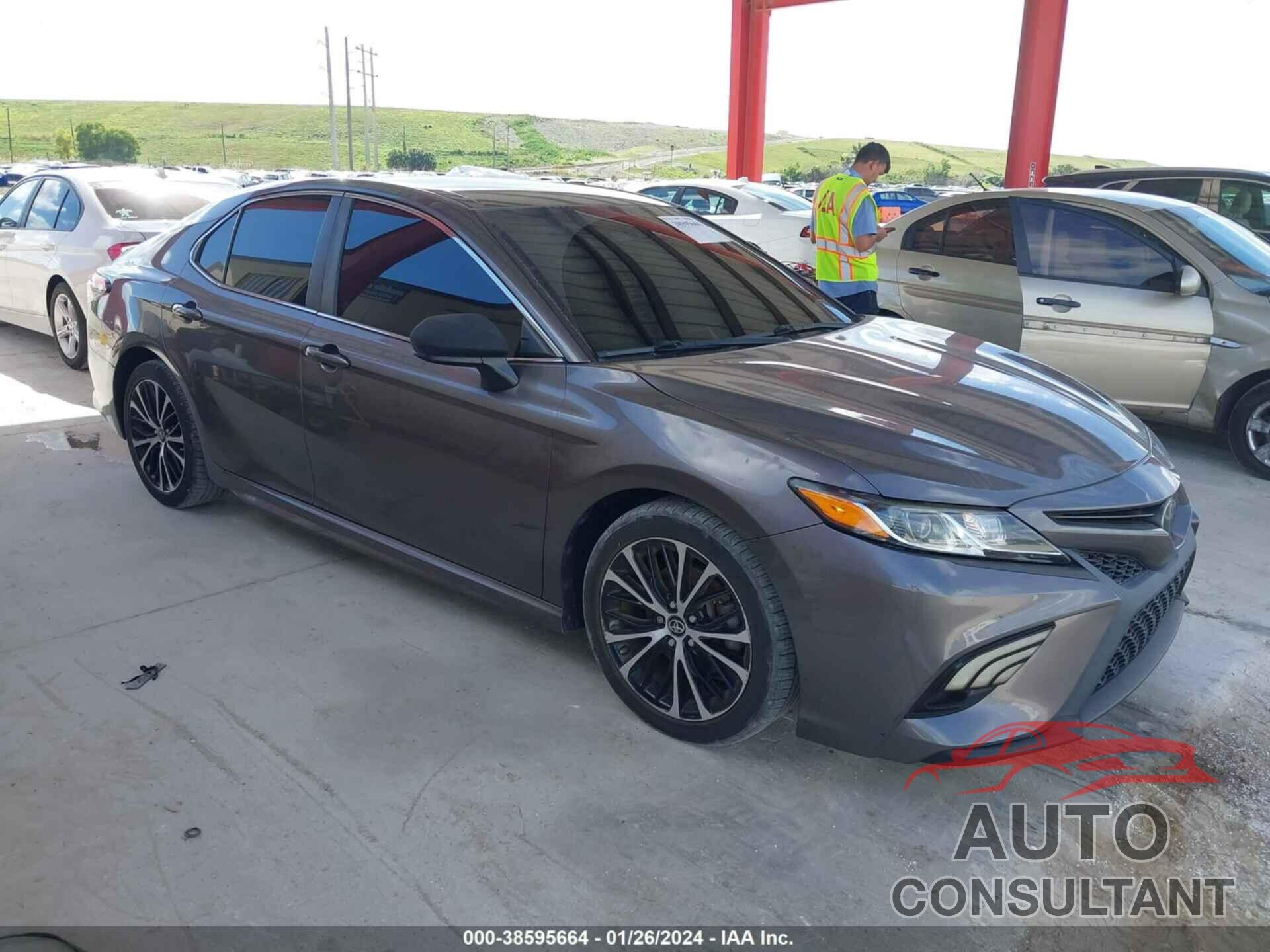 TOYOTA CAMRY 2018 - 4T1B11HK4JU124683