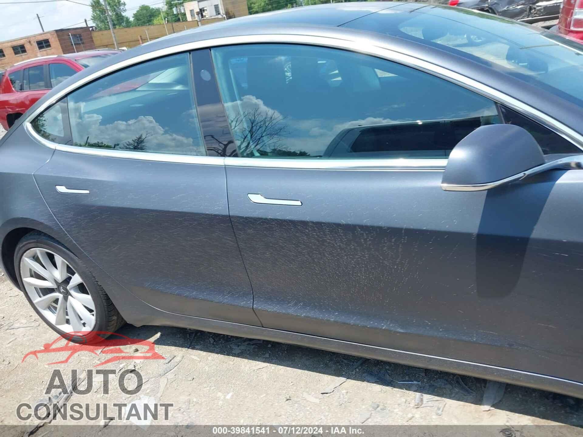 TESLA MODEL 3 2018 - 5YJ3E1EB5JF145357