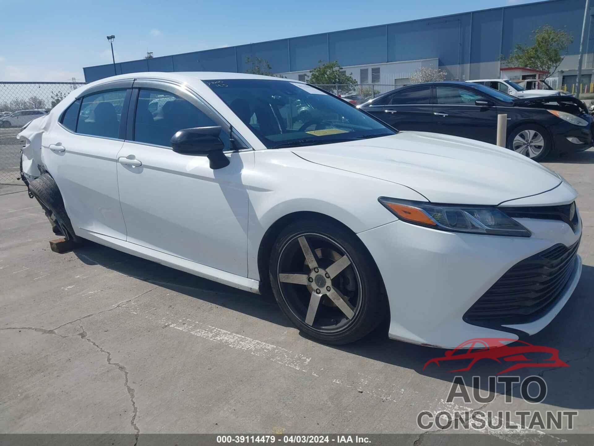 TOYOTA CAMRY 2018 - 4T1B11HK9JU100315
