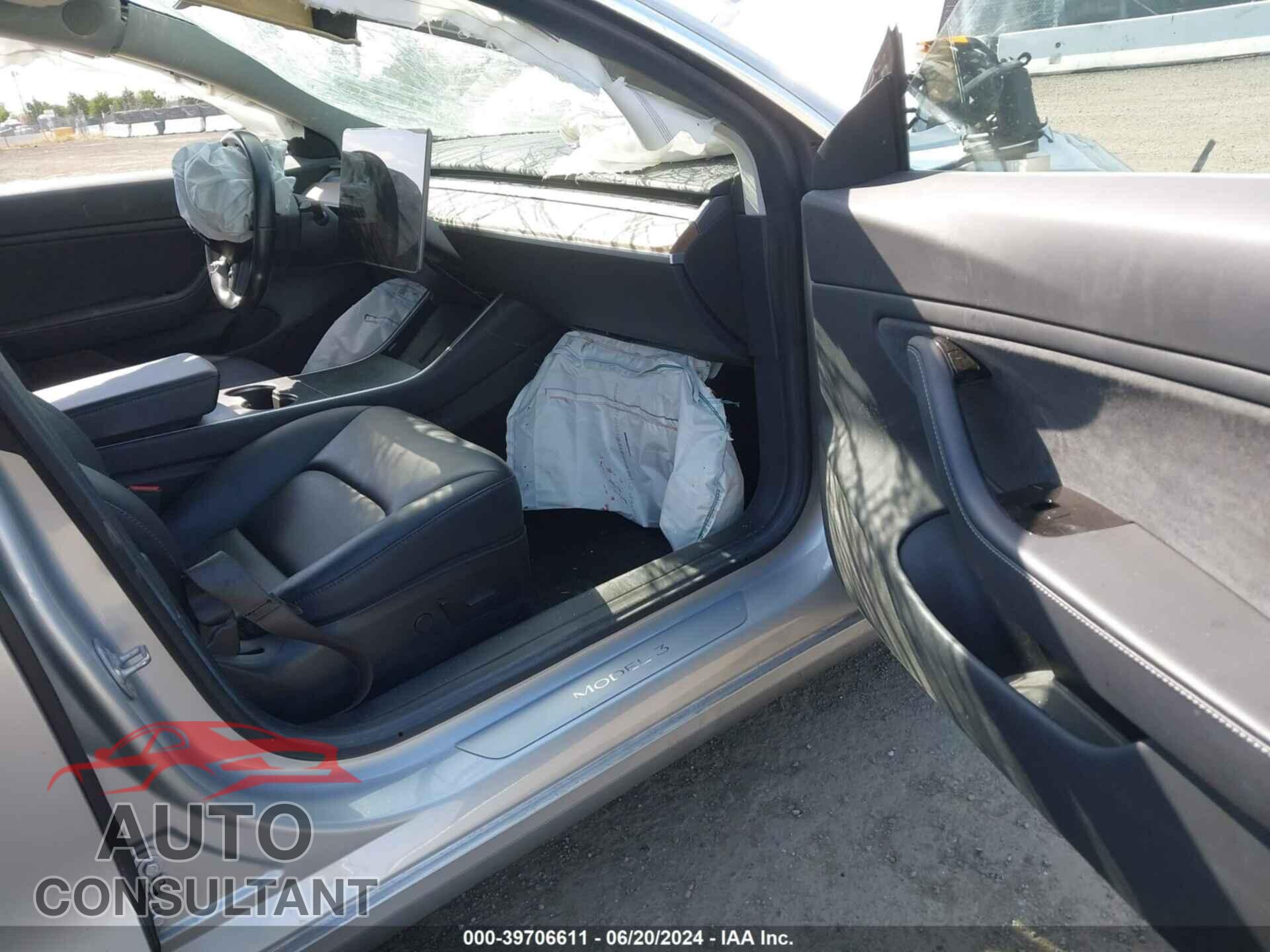 TESLA MODEL 3 2018 - 5YJ3E1EB7JF069351