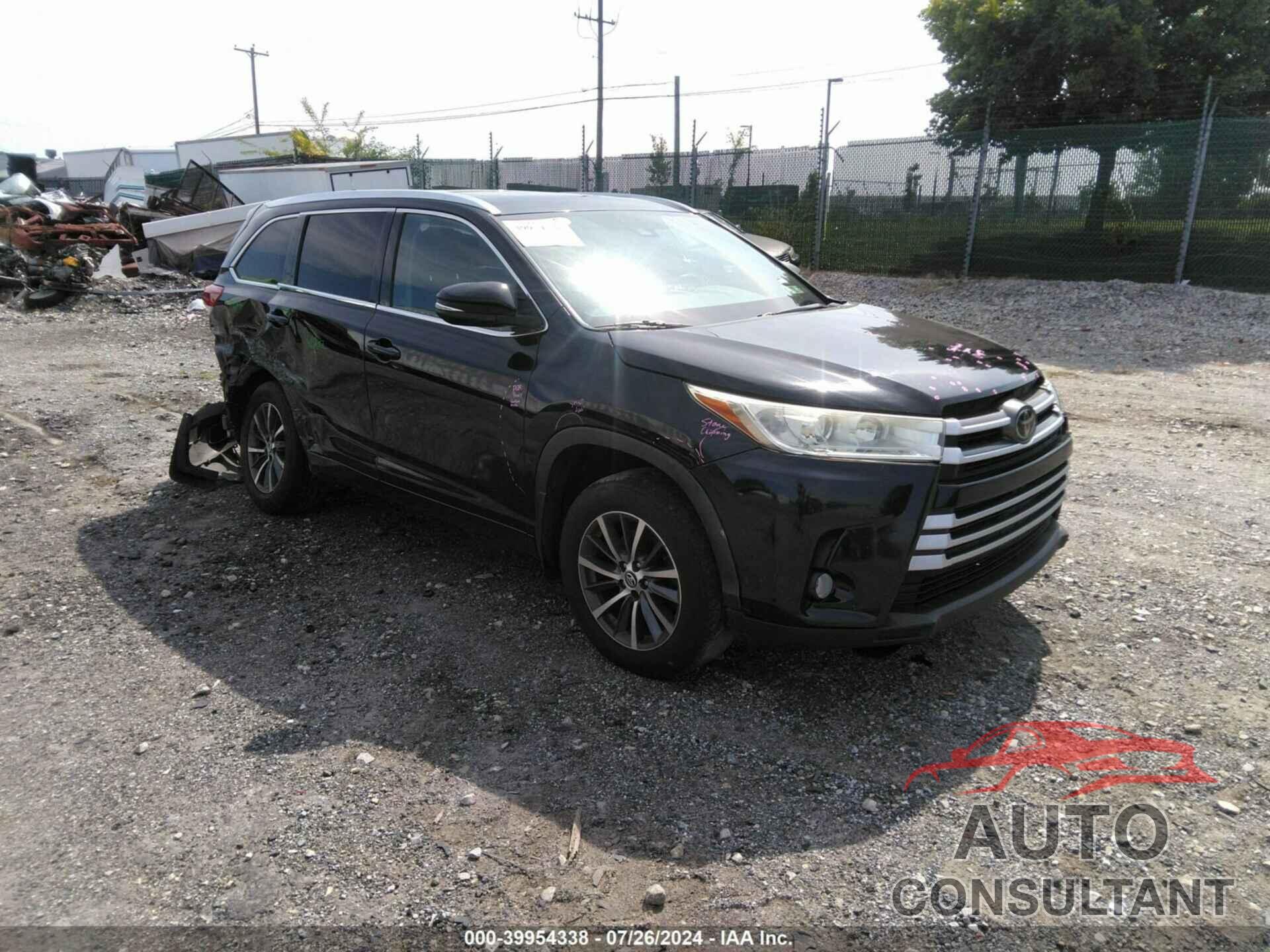 TOYOTA HIGHLANDER 2018 - 5TDJZRFH5JS820813