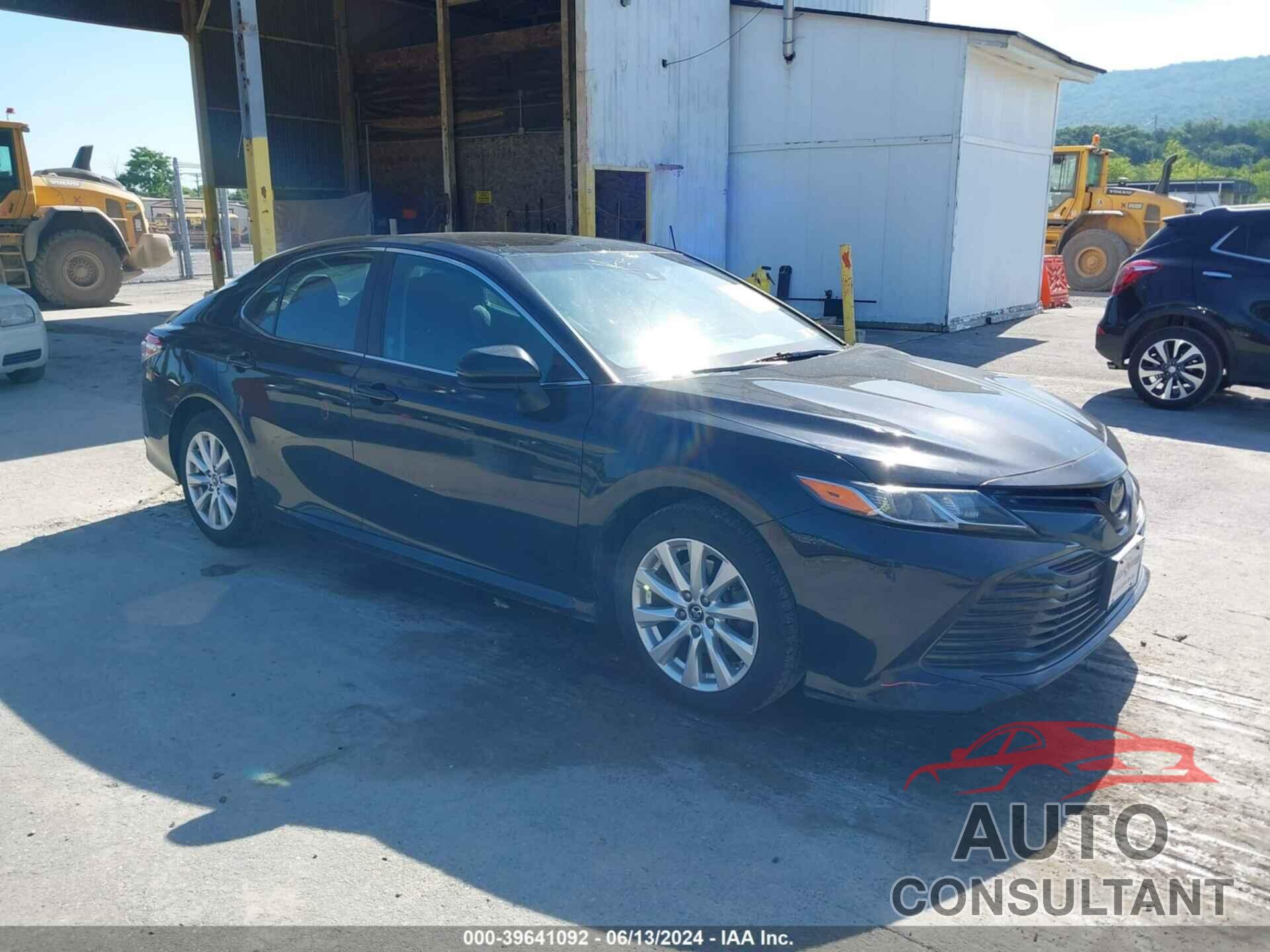 TOYOTA CAMRY 2018 - 4T1B11HK8JU500334