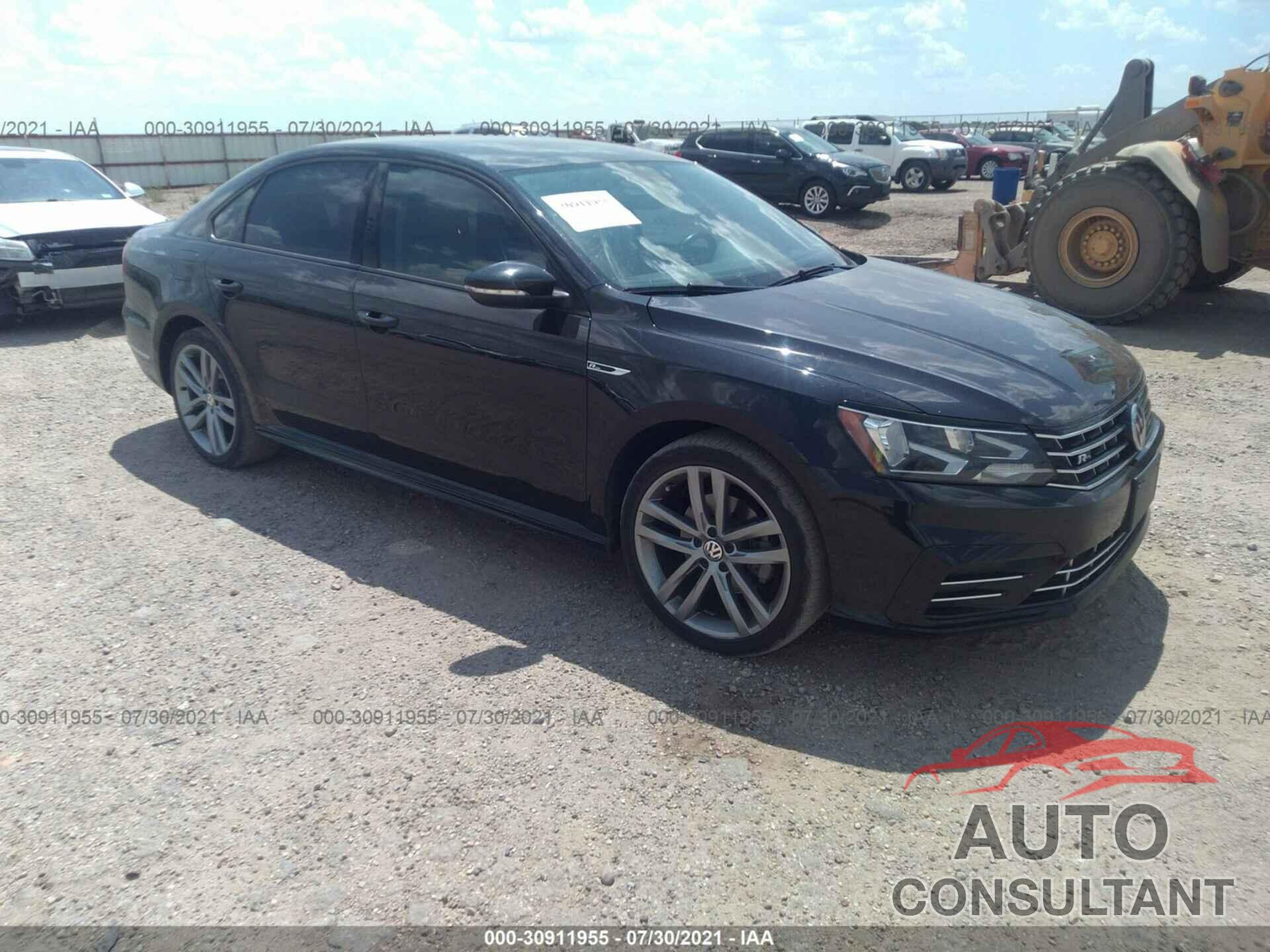 VOLKSWAGEN PASSAT 2018 - 1VWAA7A31JC014733