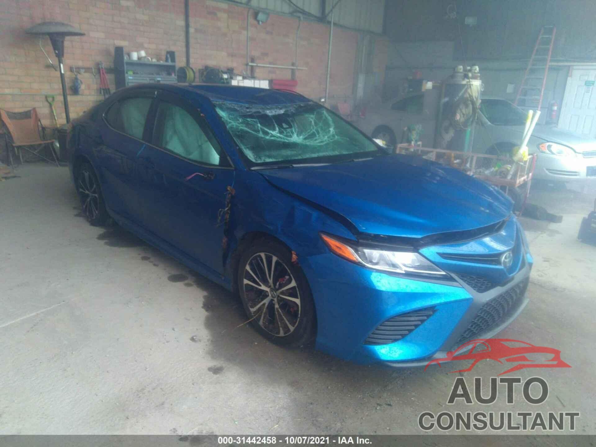 TOYOTA CAMRY 2018 - 4T1B11HK3JU032125