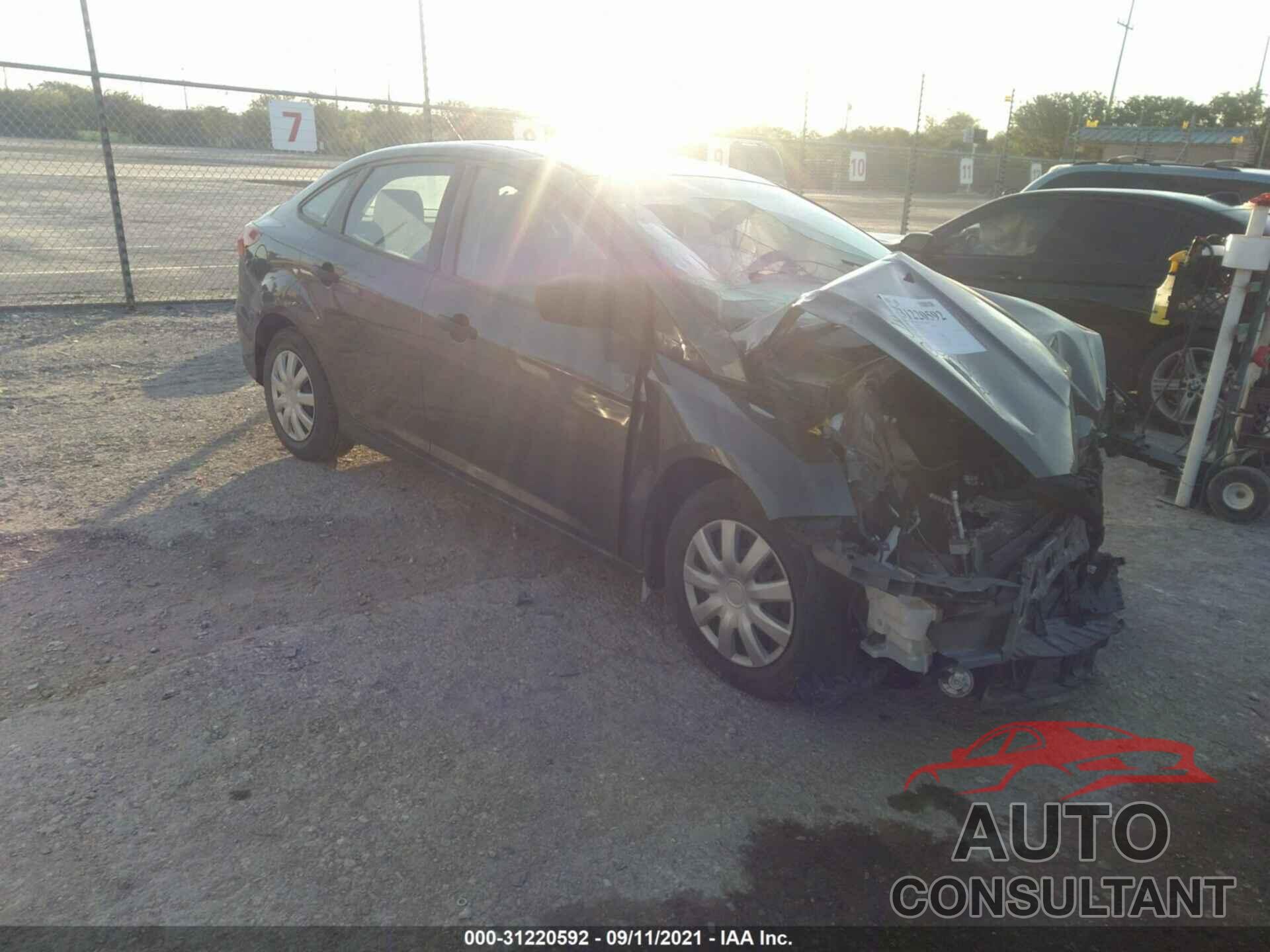 FORD FOCUS 2017 - 1FADP3E28HL328758