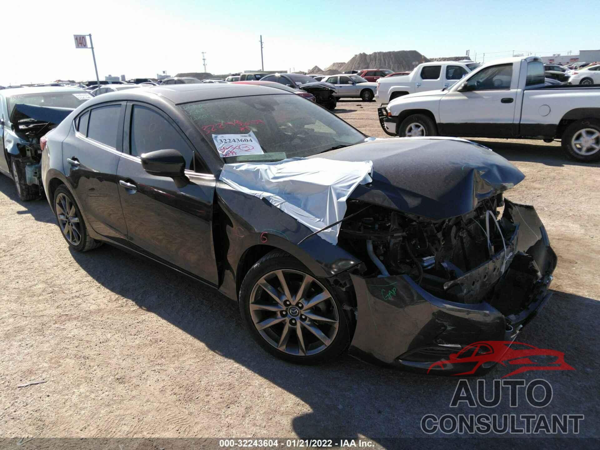 MAZDA MAZDA3 4-DOOR 2018 - 3MZBN1V35JM261025