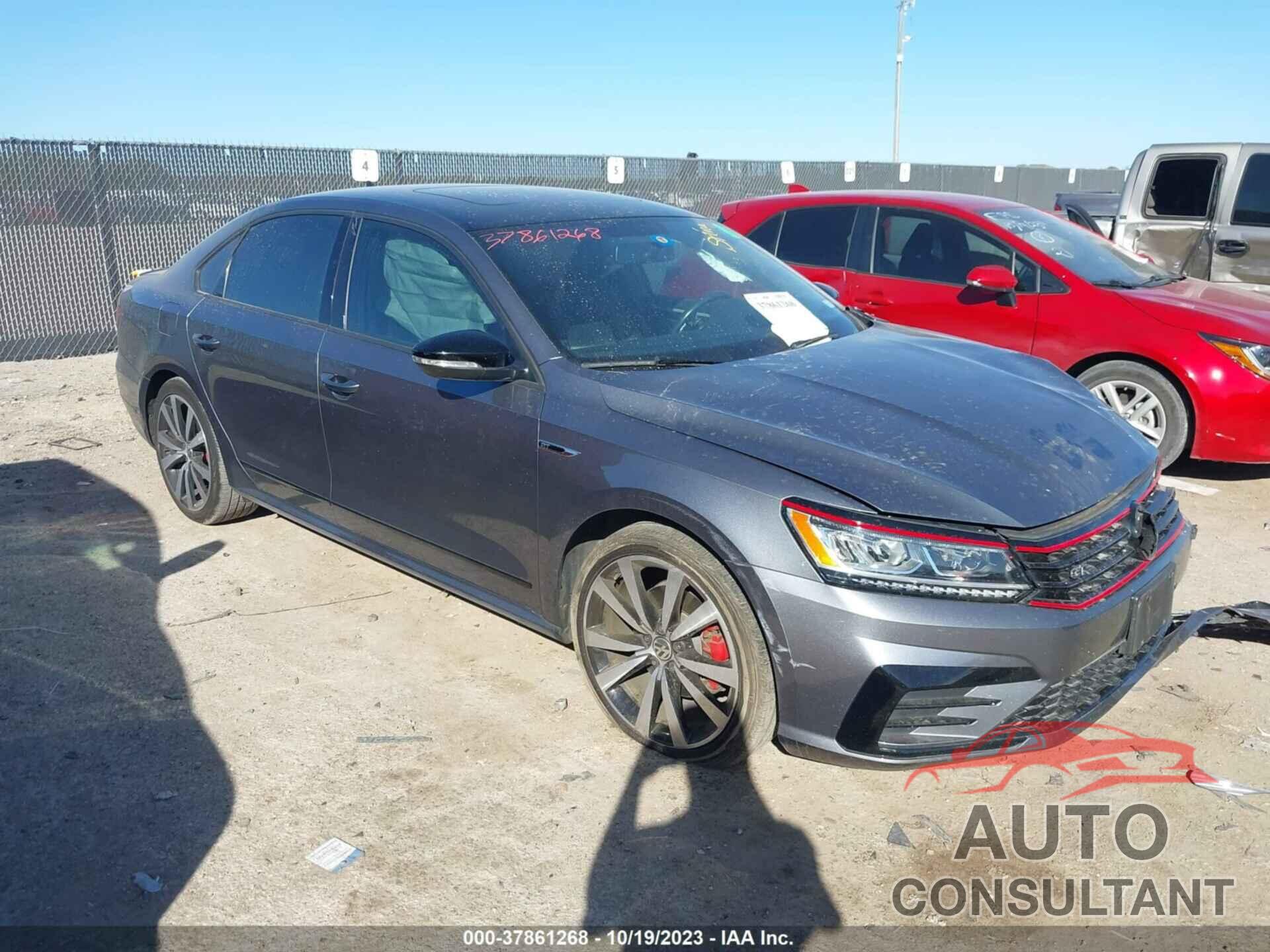 VOLKSWAGEN PASSAT 2018 - 1VWJM7A39JC052380