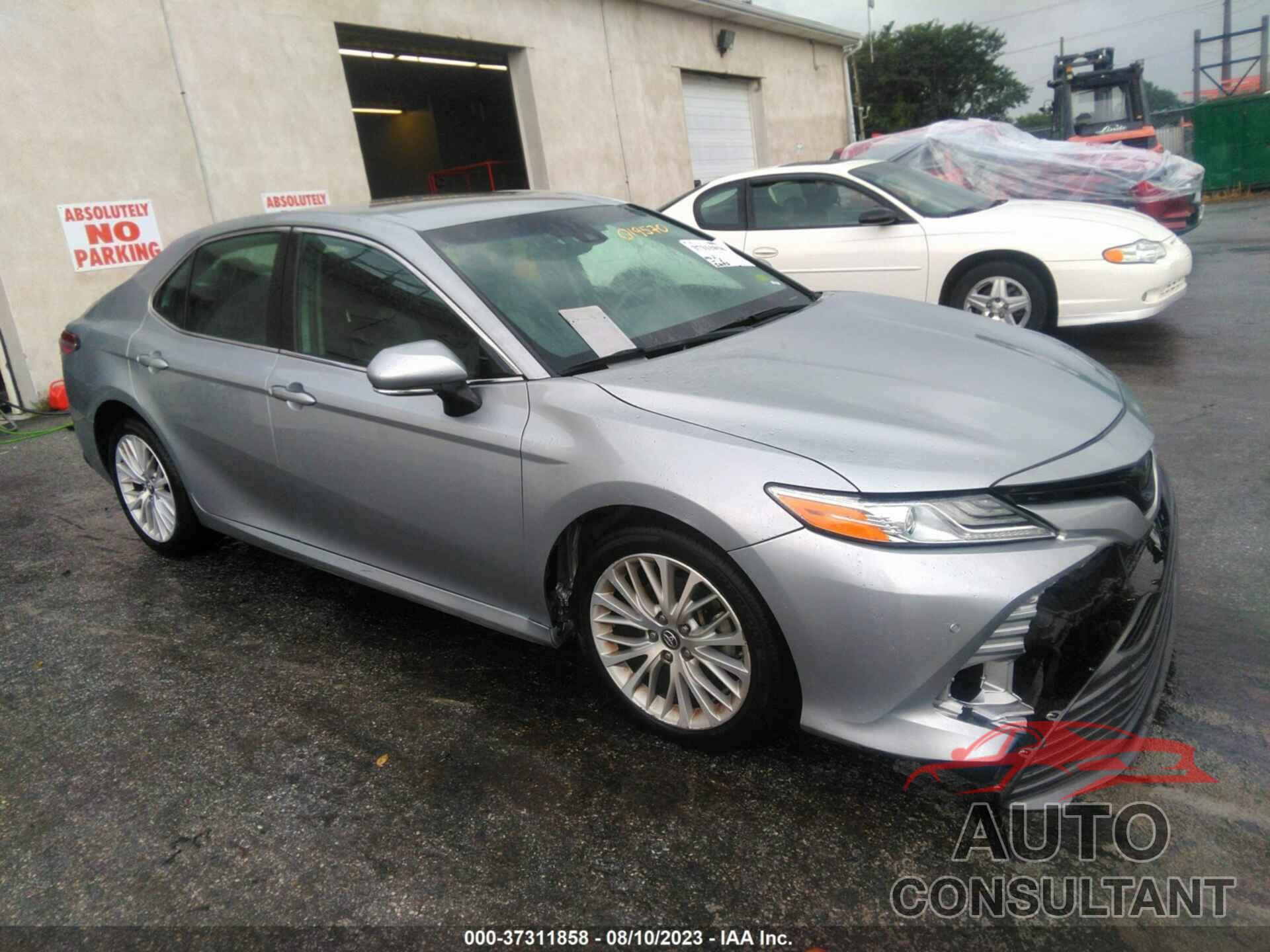 TOYOTA CAMRY 2018 - 4T1B11HK3JU019570