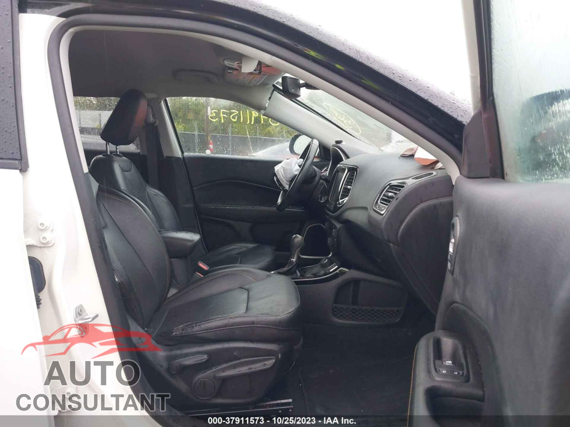 JEEP COMPASS 2019 - 3C4NJDCBXKT828084