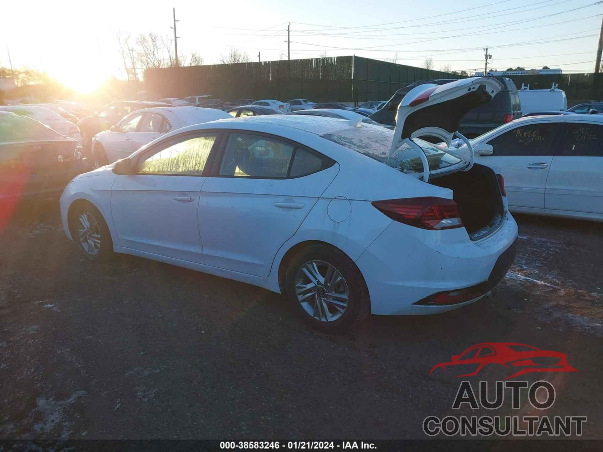 HYUNDAI ELANTRA 2019 - 5NPD84LFXKH448950