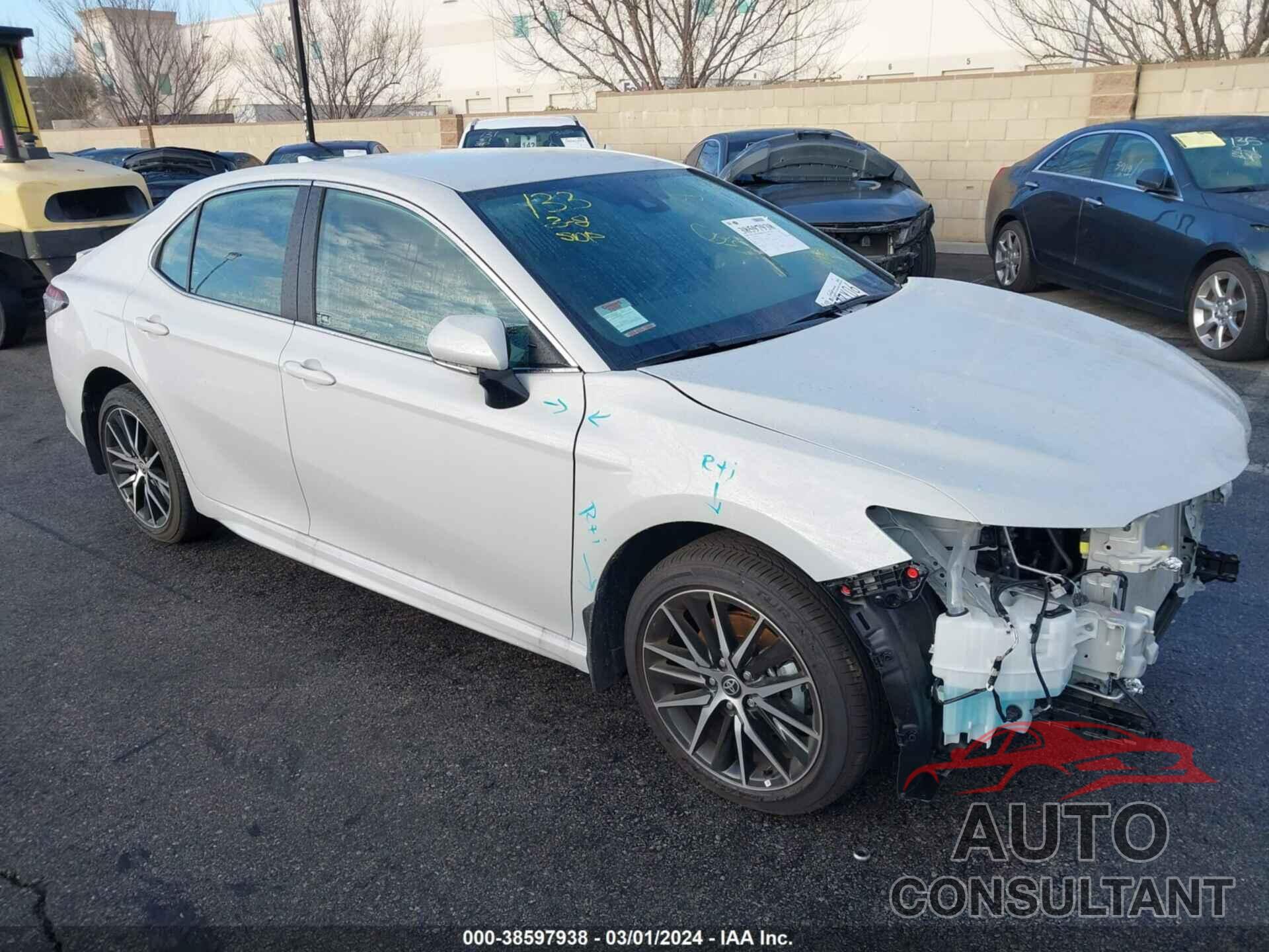 TOYOTA CAMRY 2024 - 4T1G11AK8RU210347