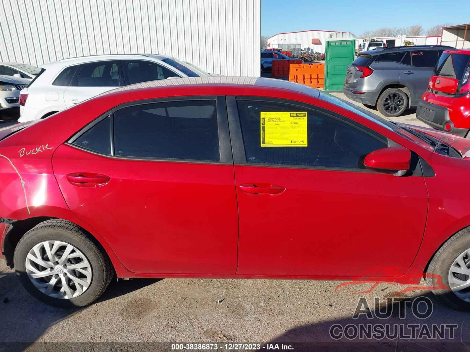 TOYOTA COROLLA 2018 - 5YFBURHE6JP851664