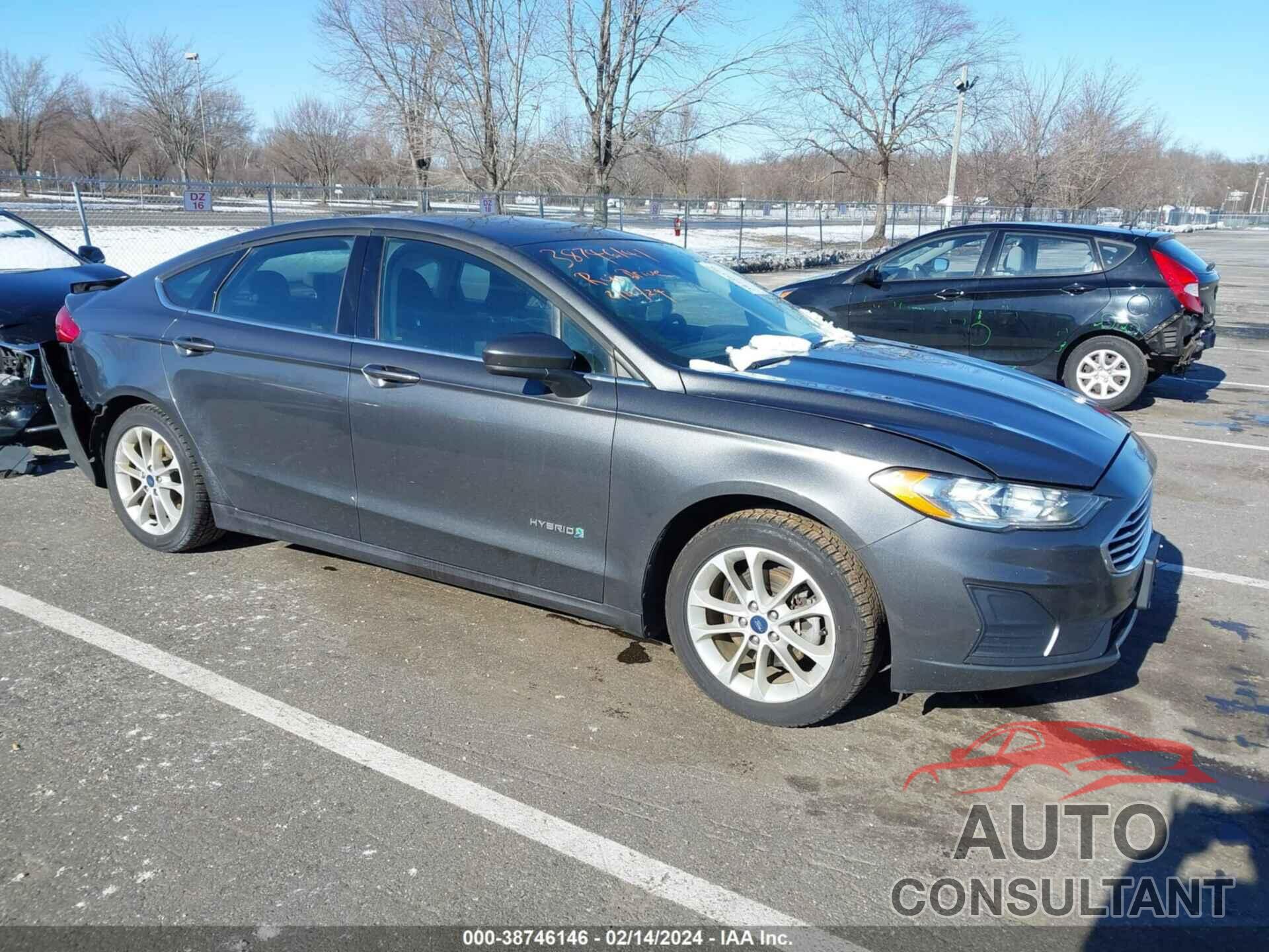 FORD FUSION HYBRID 2019 - 3FA6P0LU0KR157282