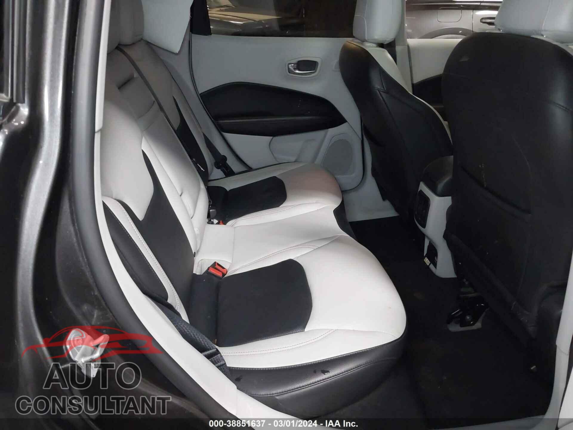 JEEP COMPASS 2018 - 3C4NJDCBXJT104877