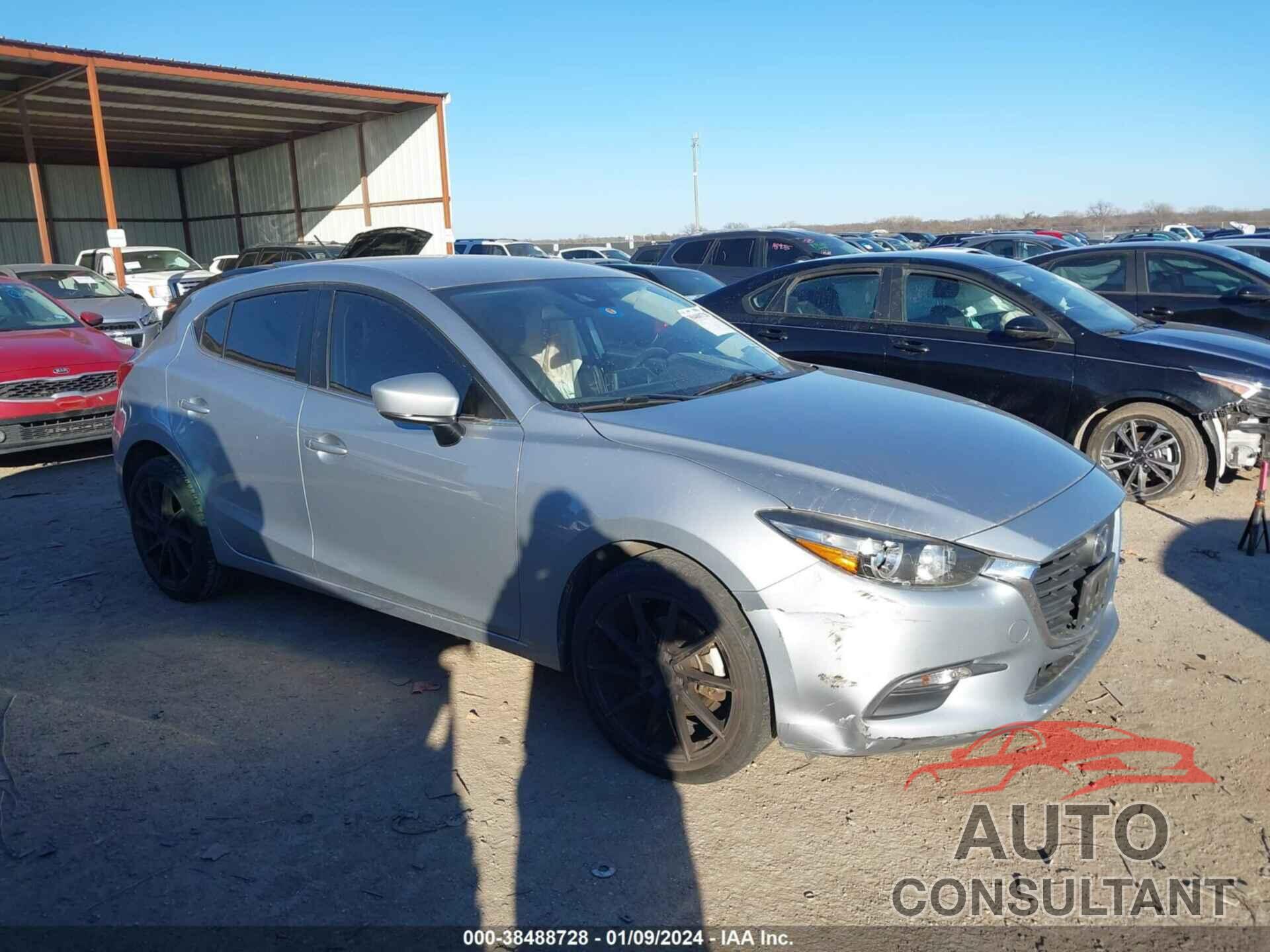 MAZDA 3 2018 - 3MZBN1L34JM195487