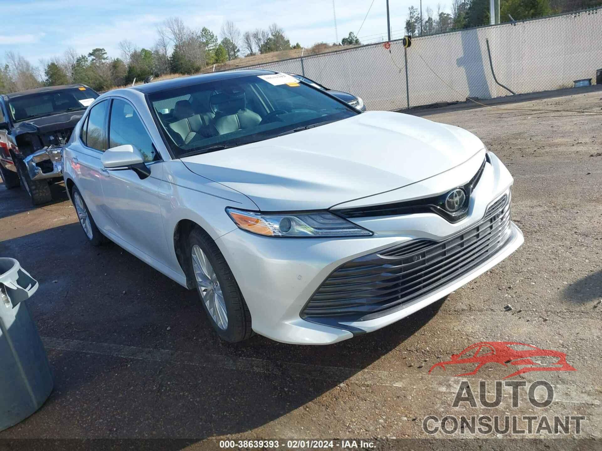 TOYOTA CAMRY 2018 - 4T1B11HK4JU042677