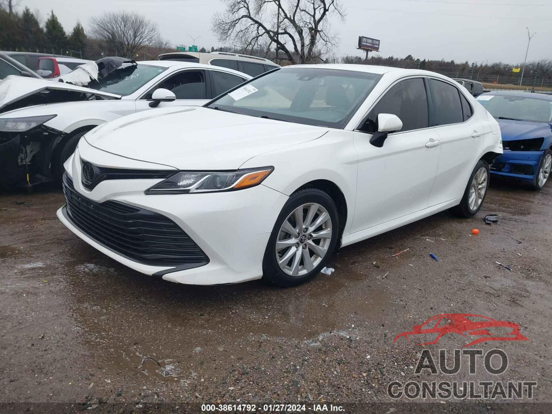 TOYOTA CAMRY 2018 - JTNB11HK8J3018131