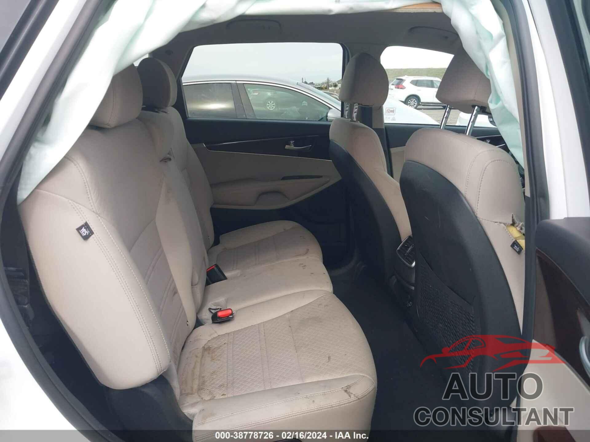 KIA SORENTO 2018 - 5XYPG4A38JG413015