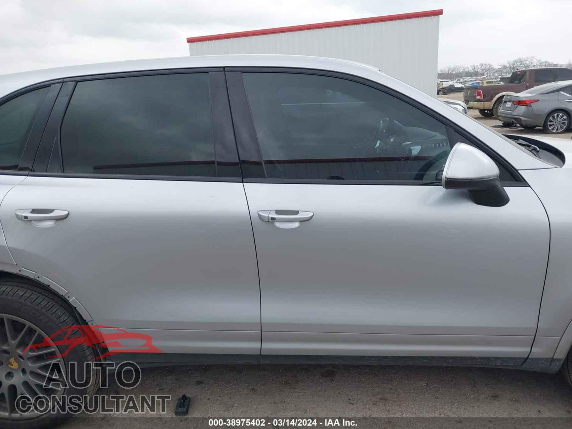 PORSCHE CAYENNE 2017 - WP1AA2A29HKA81513