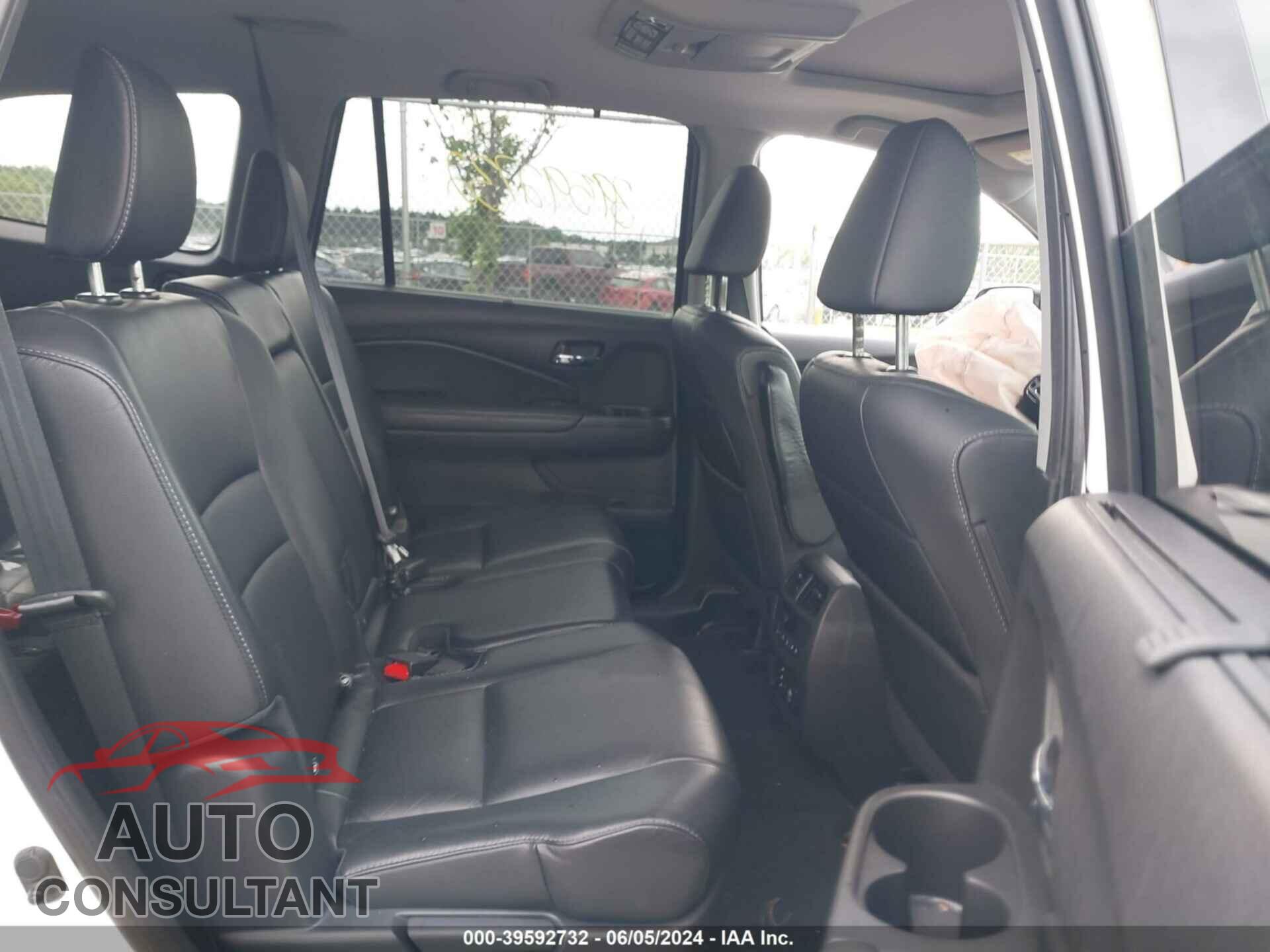 HONDA PILOT 2017 - 5FNYF6H99HB101736