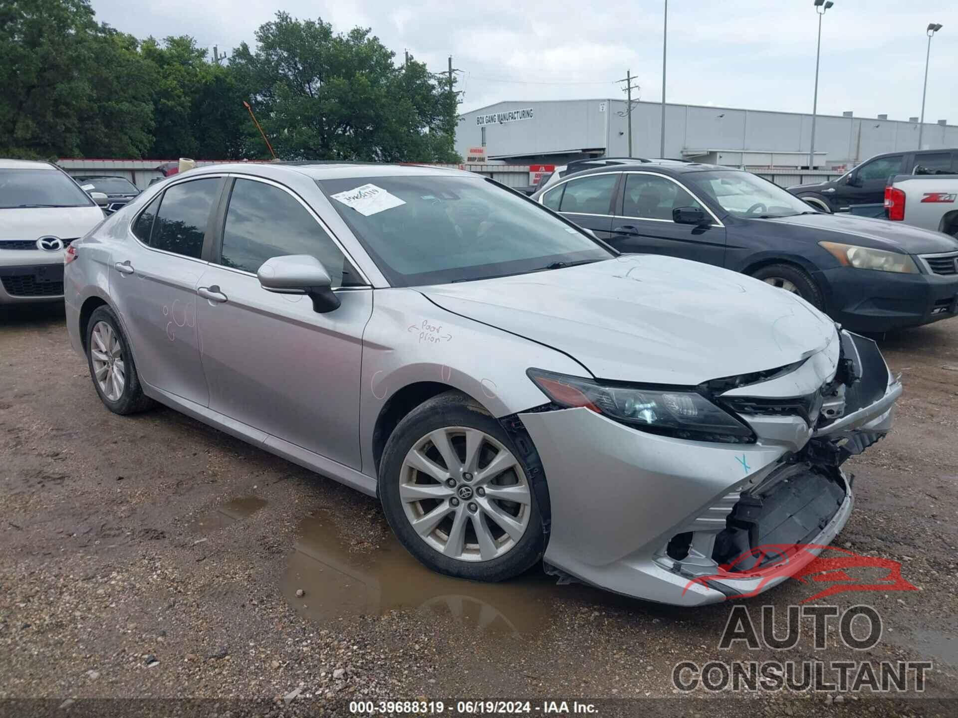 TOYOTA CAMRY 2018 - 4T1B11HK8JU002036