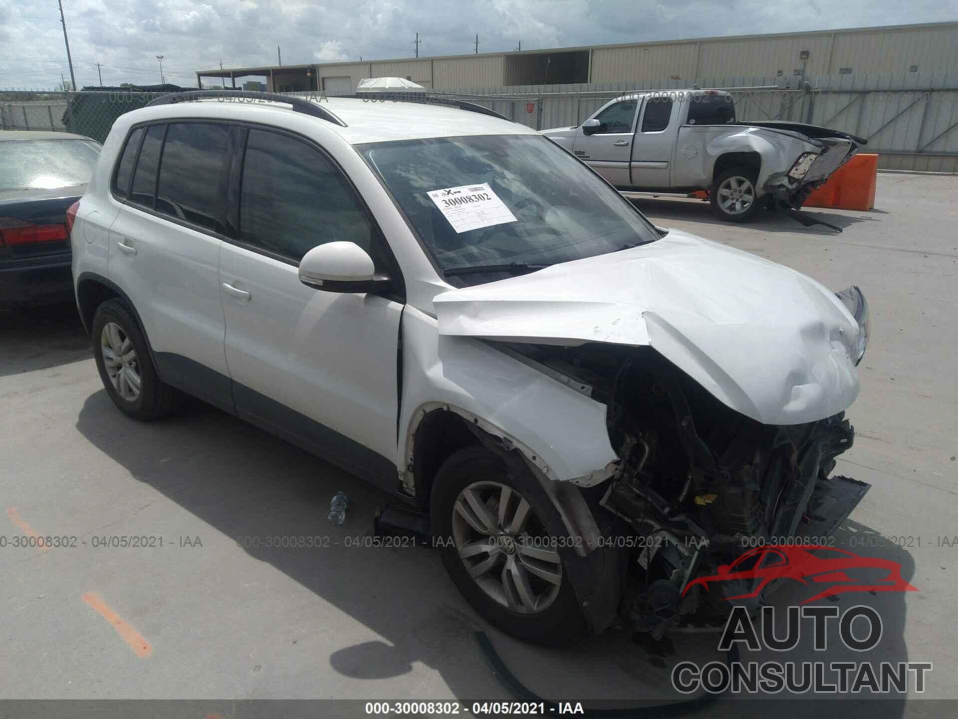 VOLKSWAGEN TIGUAN 2017 - WVGBV7AX9HK028759