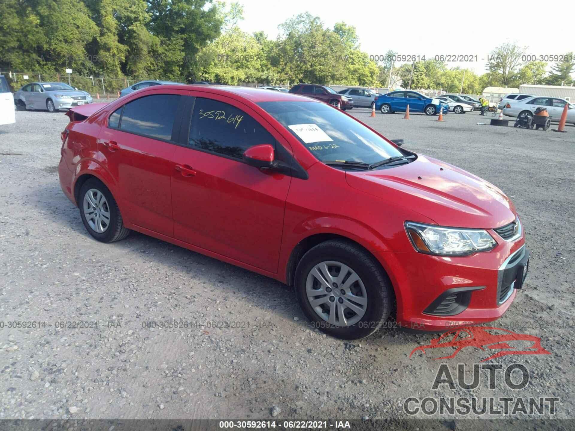 CHEVROLET SONIC 2018 - 1G1JB5SH3J4101289