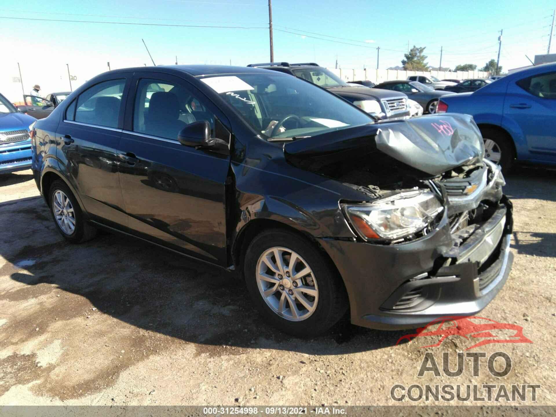 CHEVROLET SONIC 2018 - 1G1JD5SH8J4126067