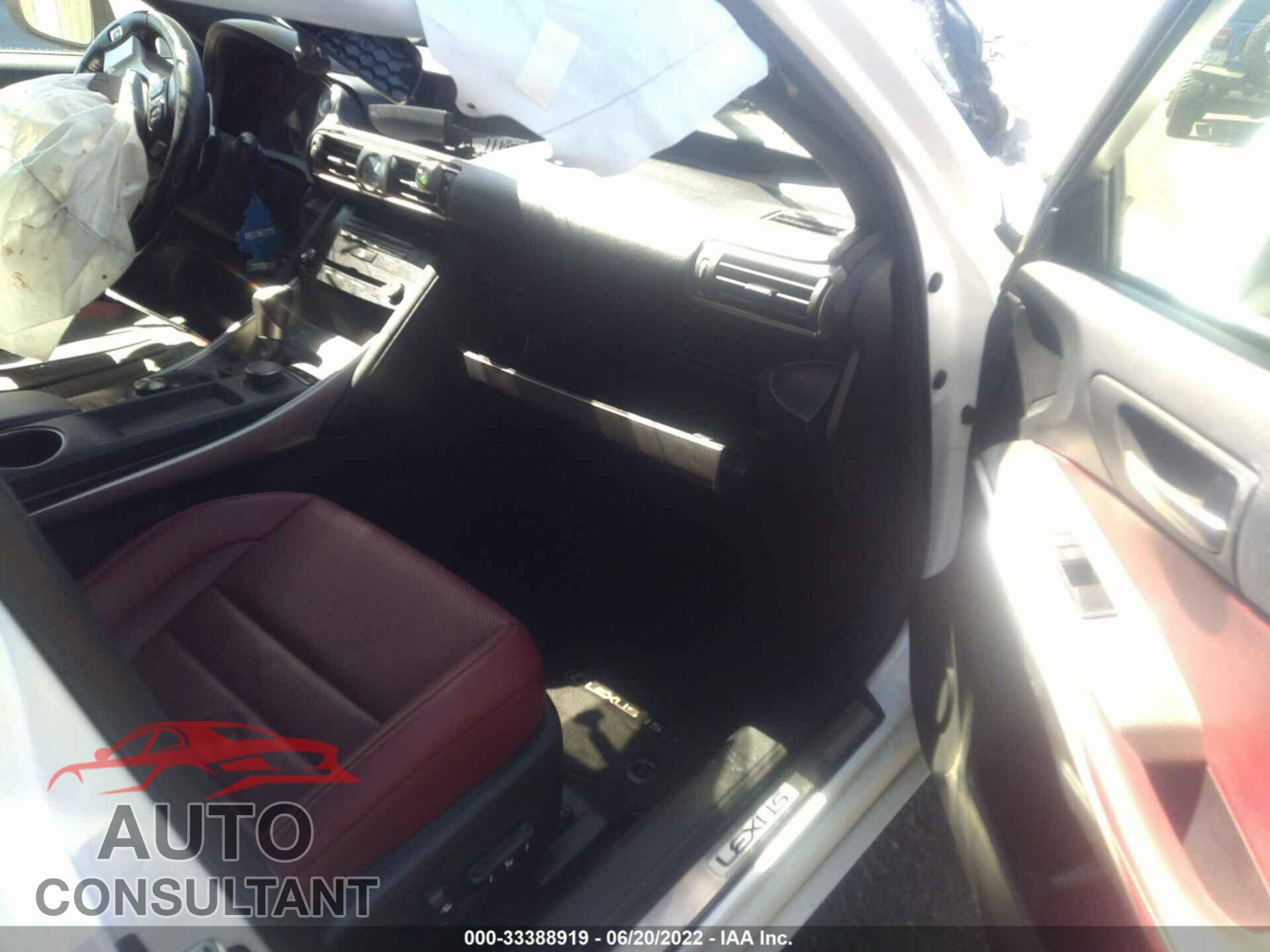 LEXUS IS 2018 - JTHBA1D29J5067836
