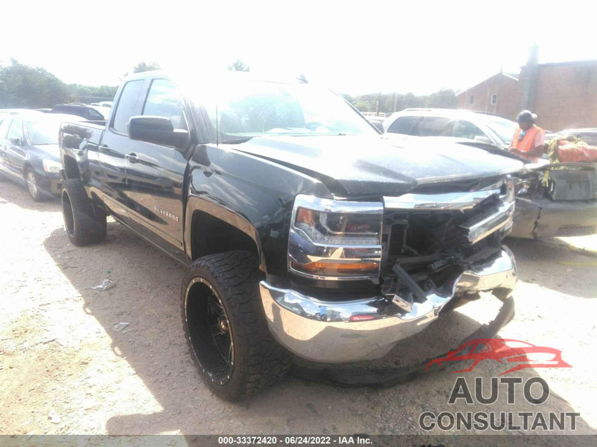 CHEVROLET SILVERADO 1500 2018 - 1GCRCREC7JZ142056