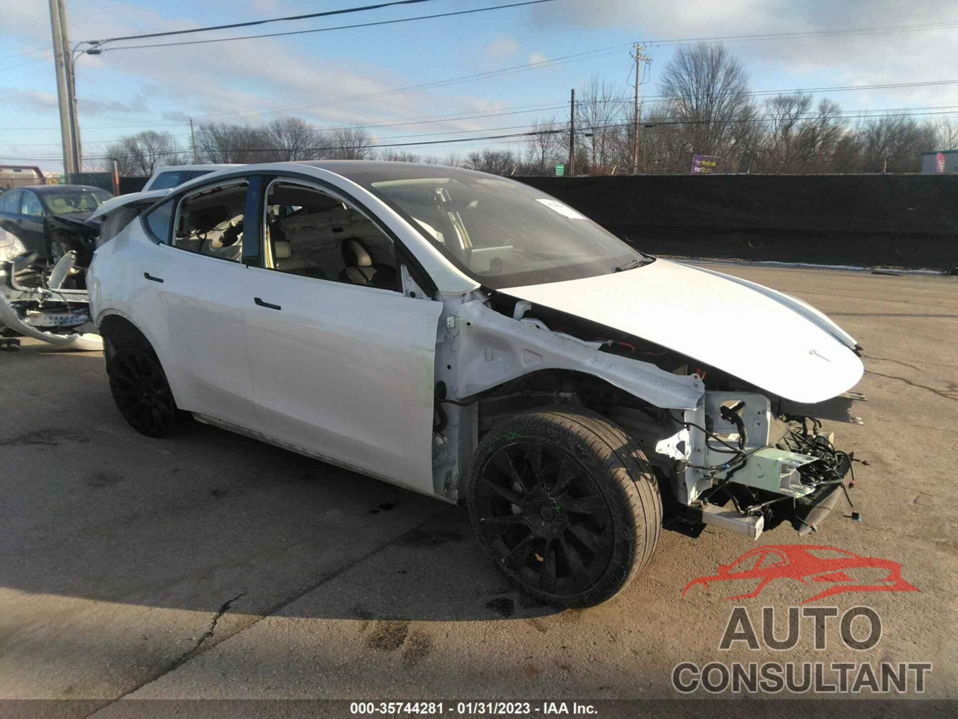 TESLA MODEL Y 2021 - 5YJYGDEEXMF203379