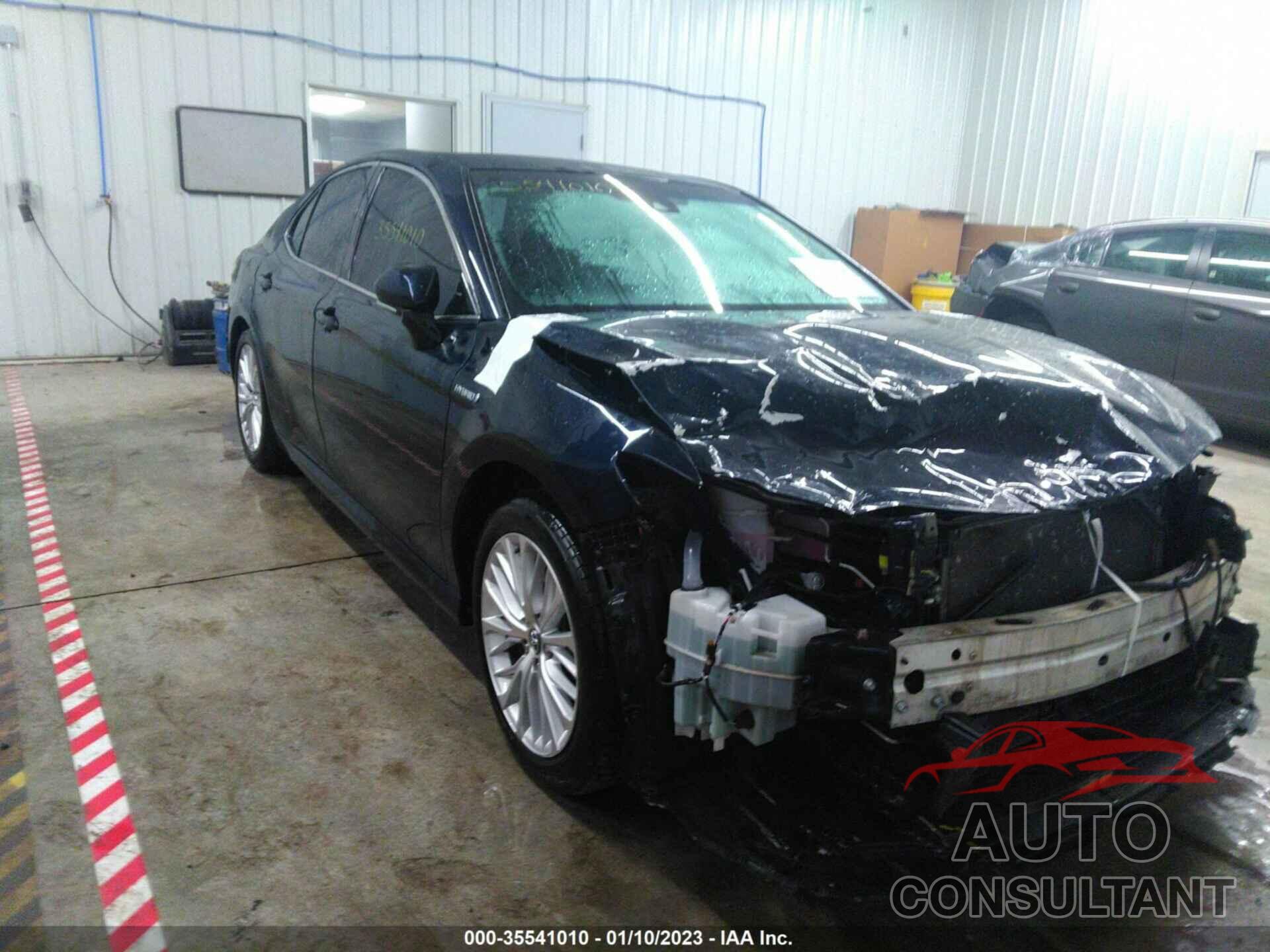 TOYOTA CAMRY 2018 - 4T1B21HK3JU503901