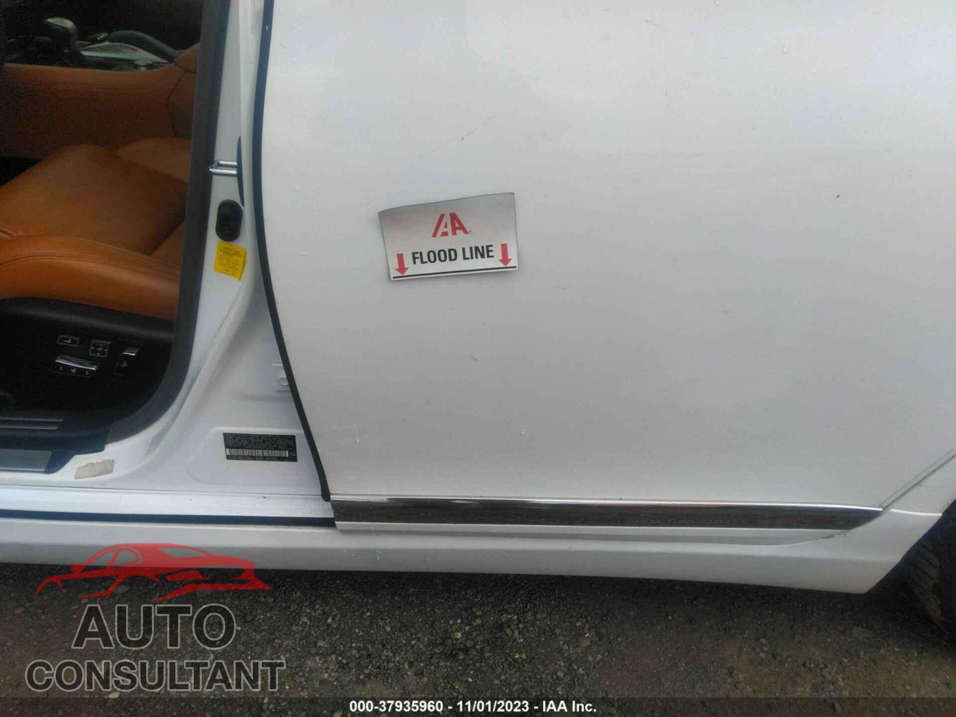 LEXUS LS 2016 - JTHCL5EF3G5026246