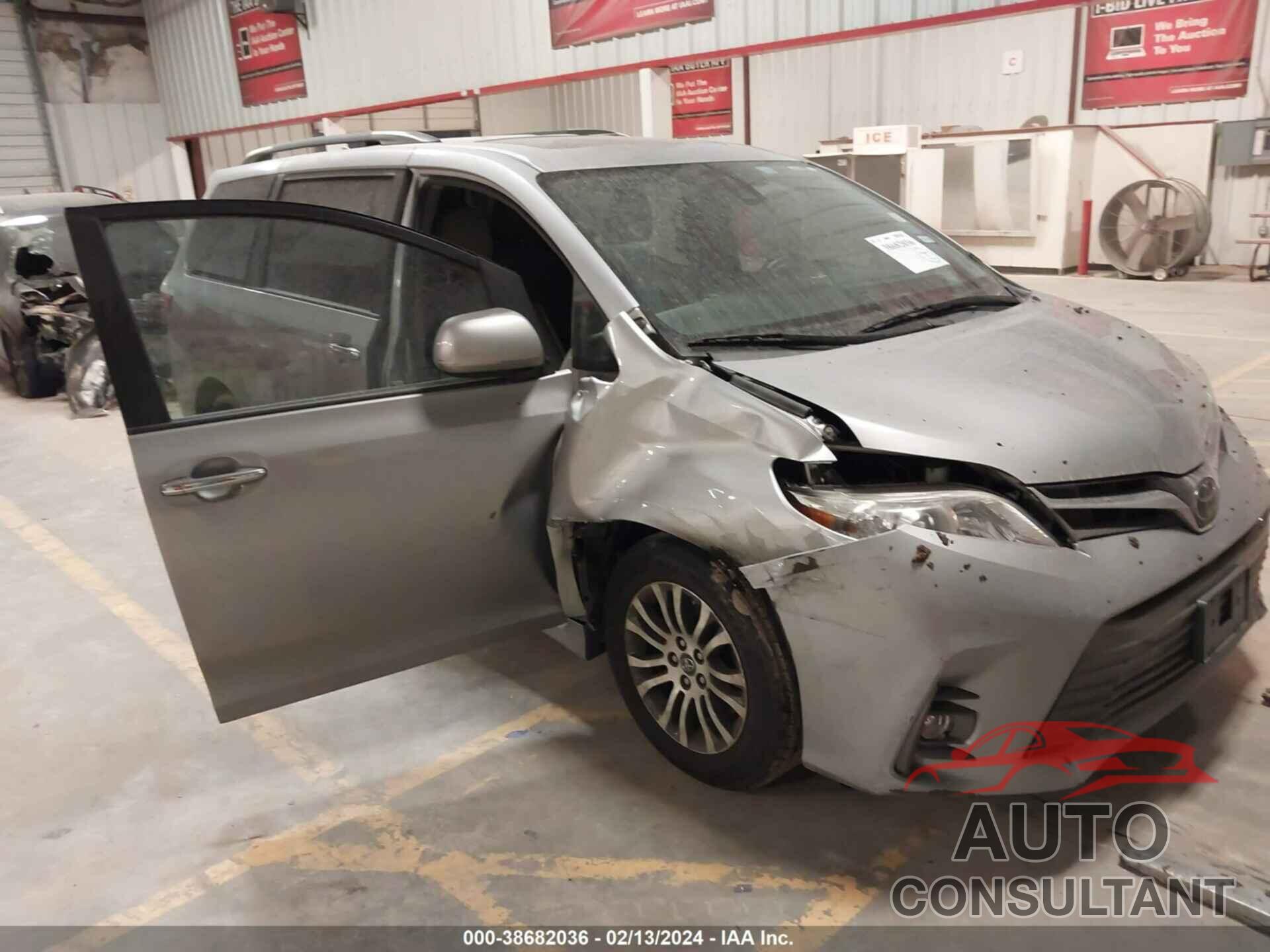 TOYOTA SIENNA 2018 - 5TDYZ3DC8JS917474