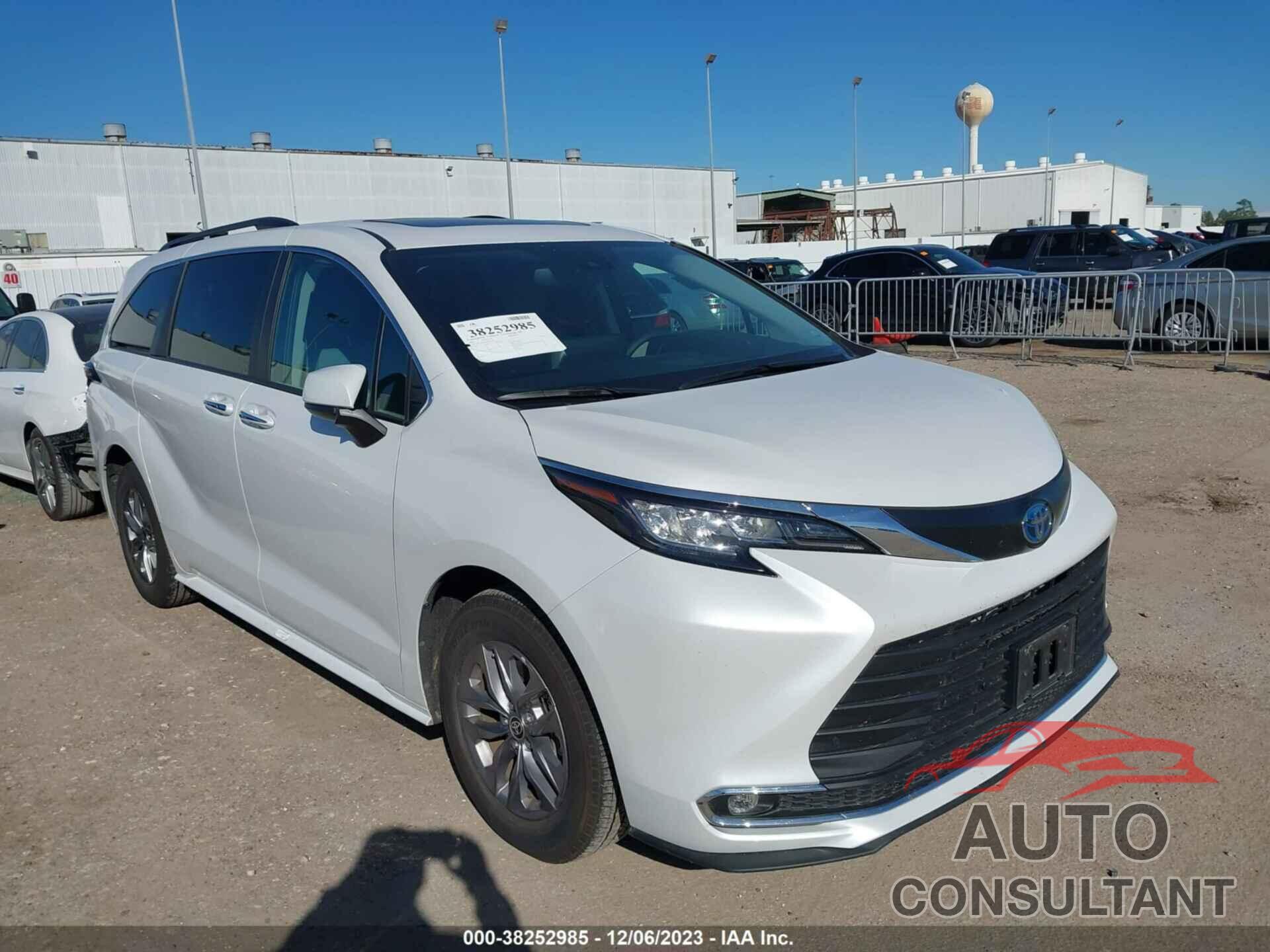 TOYOTA SIENNA 2023 - 5TDYRKEC0PS172592