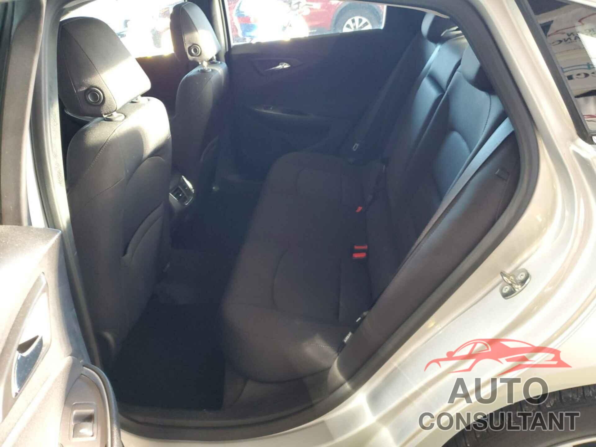 CHEVROLET MALIBU 2018 - 1G1ZF5SU3JF156642