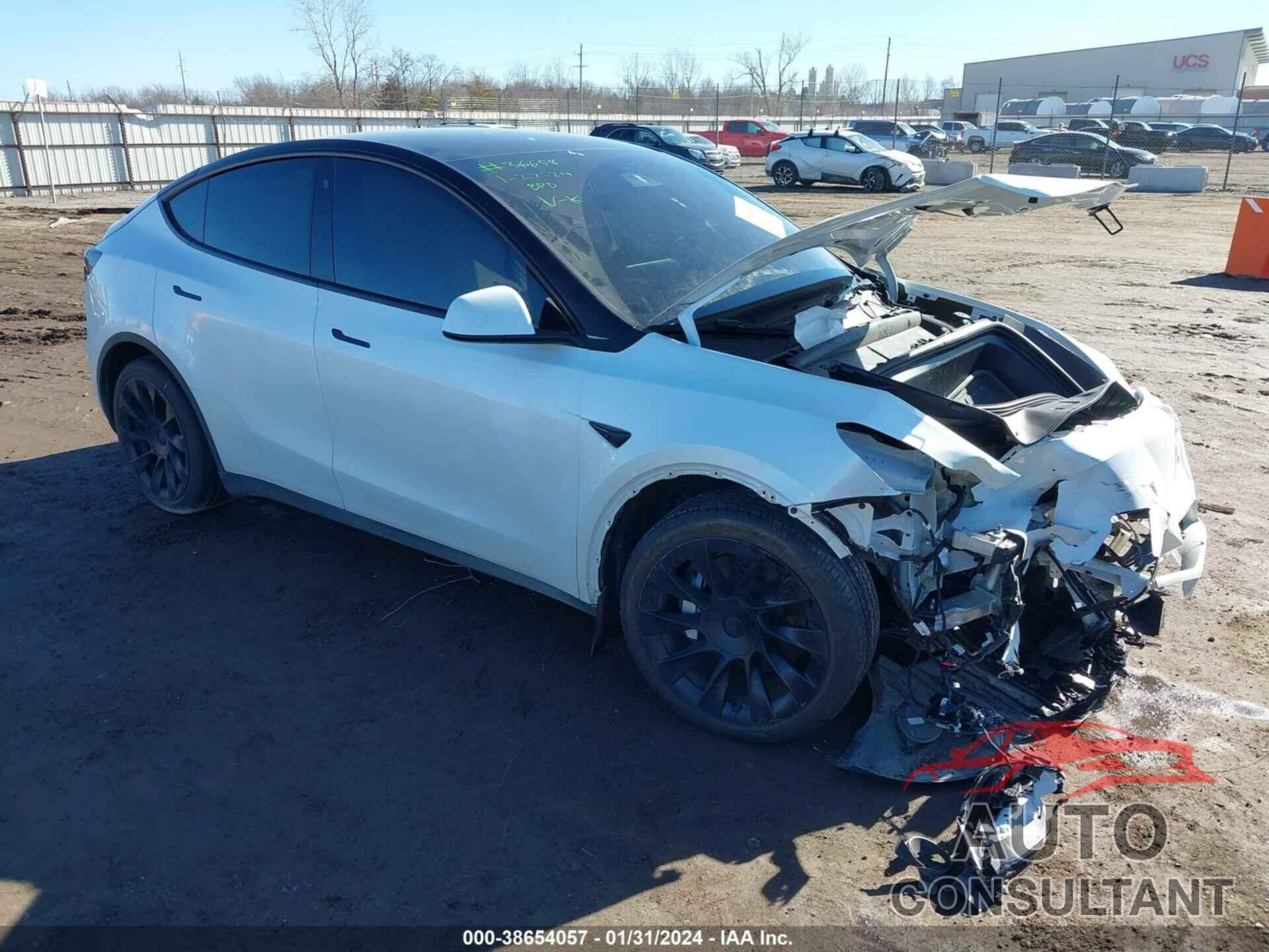 TESLA MODEL Y 2023 - 7SAYGAEEXPF758175