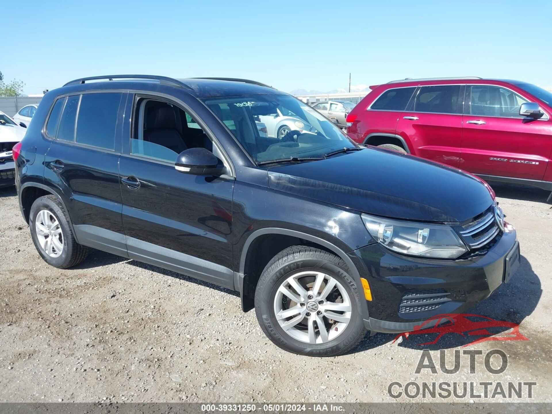 VOLKSWAGEN TIGUAN 2017 - WVGAV7AX4HK037784