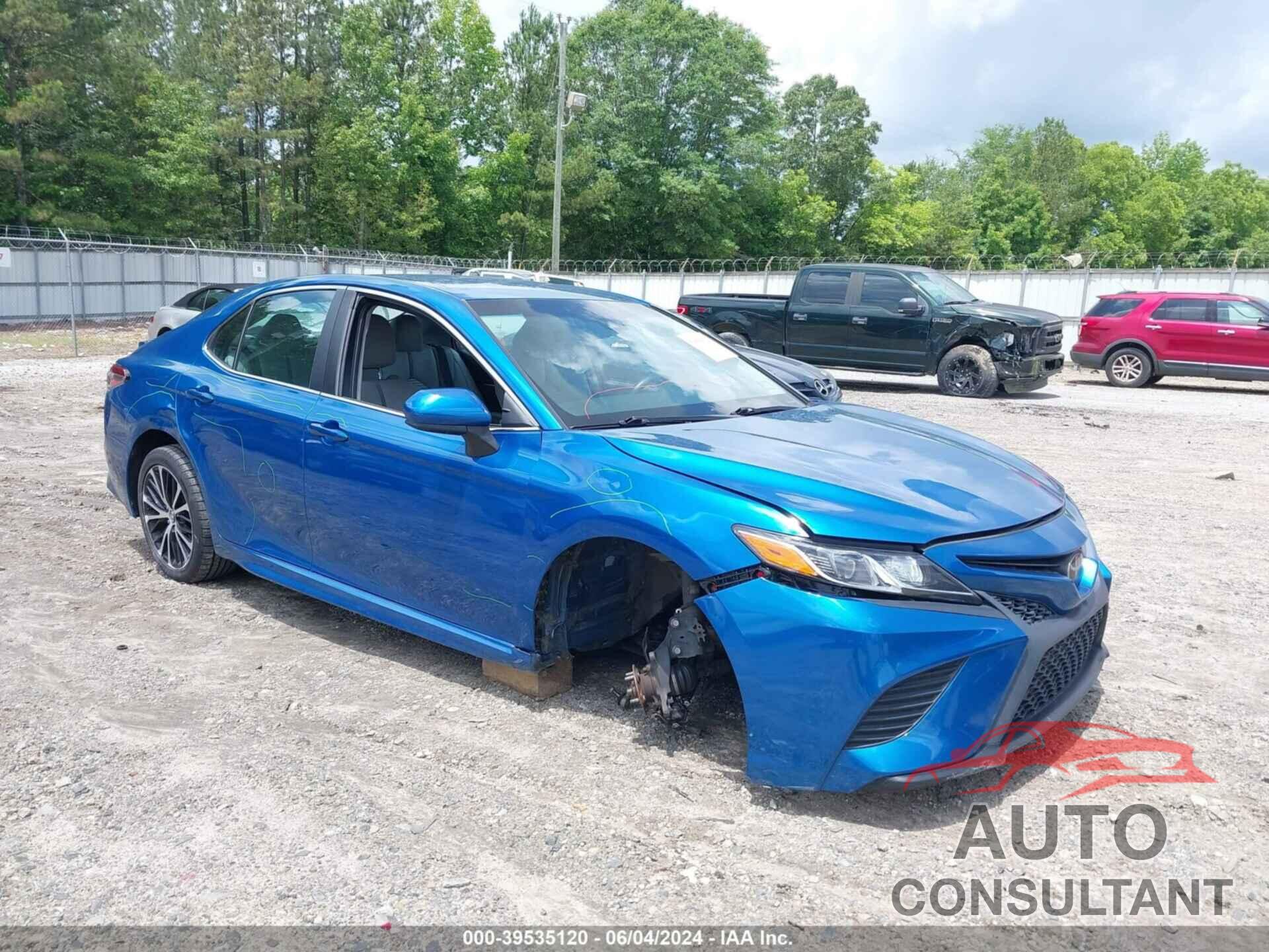 TOYOTA CAMRY 2018 - 4T1B11HK0JU070427